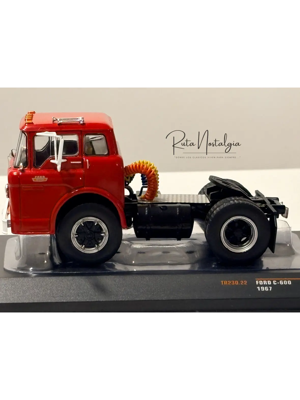 Camión Ford C-Series (1967) |  IXO Models 1:43  4