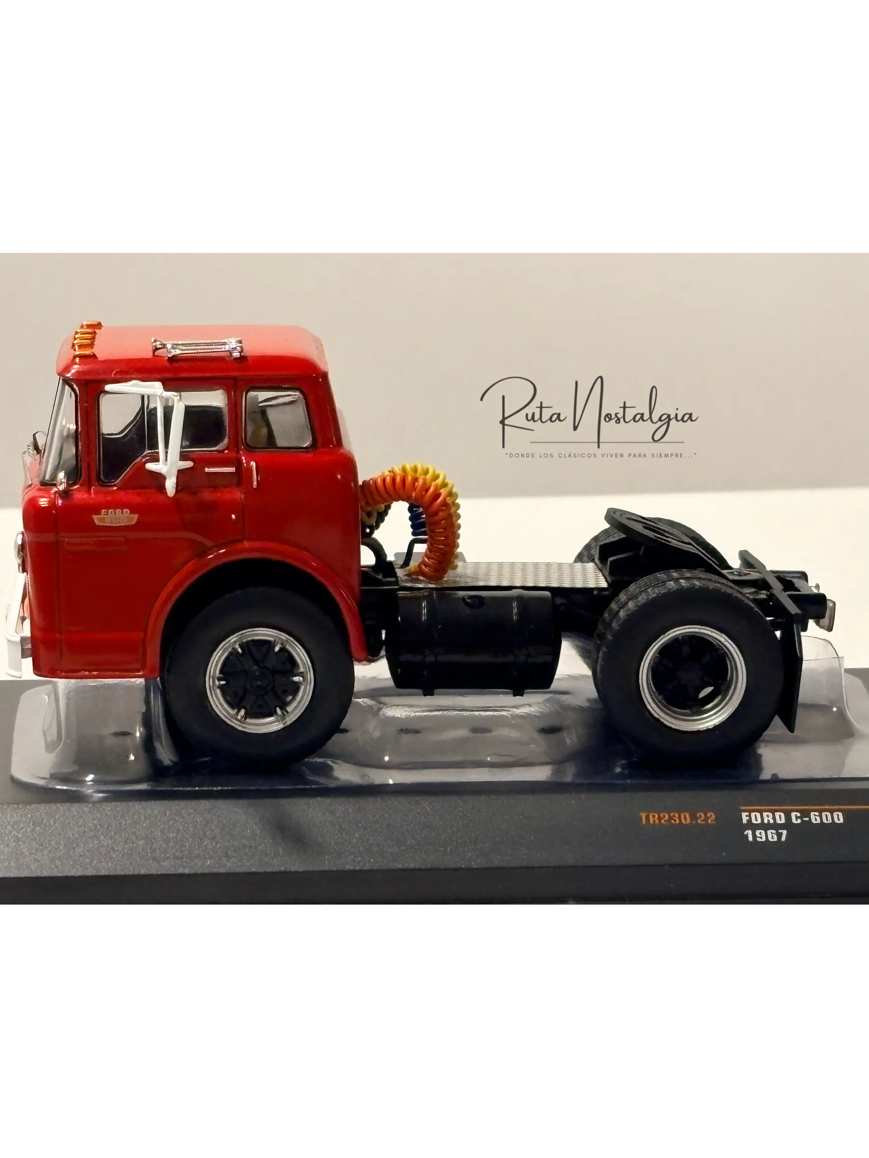 Camión Ford C-Series (1967) |  IXO Models 1:43  4