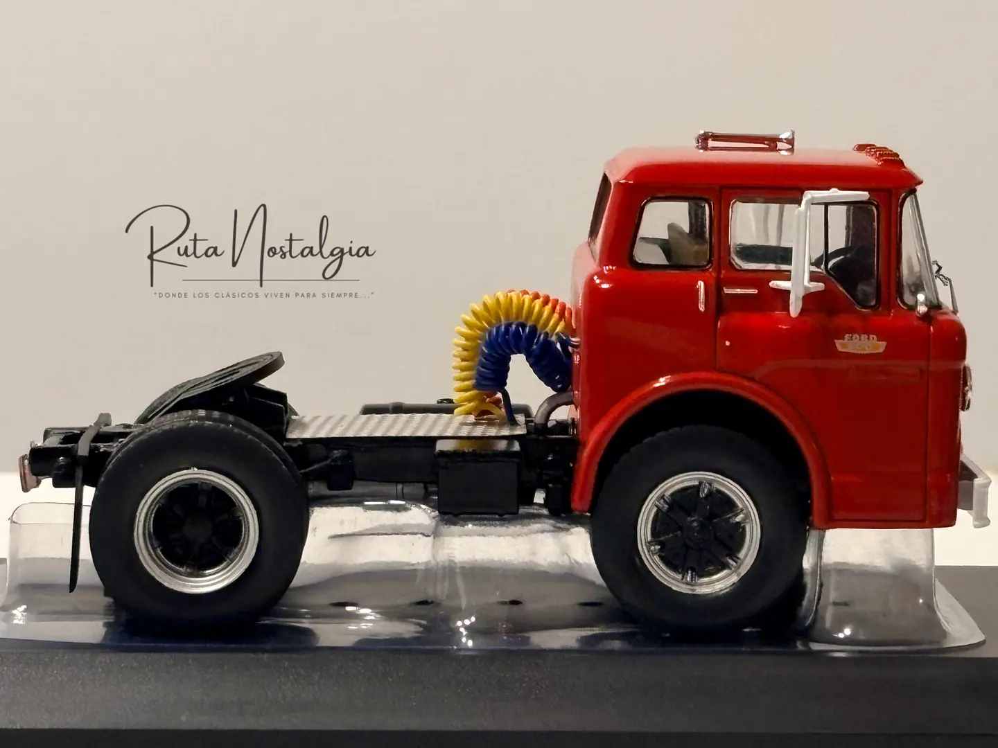 Camión Ford C-Series (1967) |  IXO Models 1:43  7