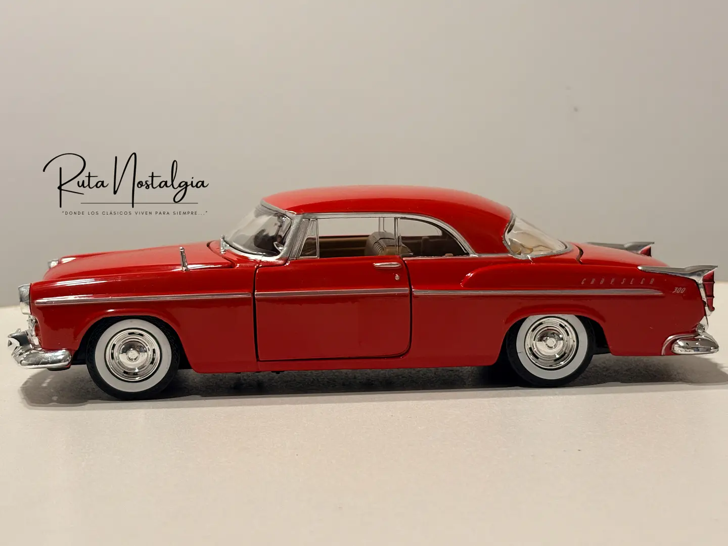 Auto Chrysler C300 (1955) |  Motormax 1:24 7