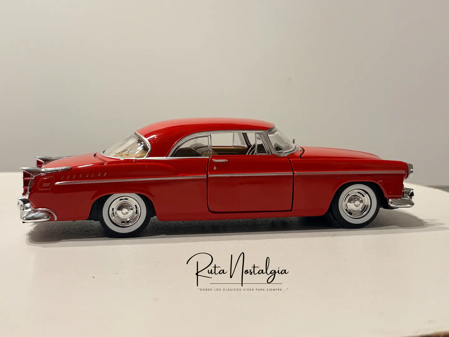 Auto Chrysler C300 (1955) |  Motormax 1:24 10