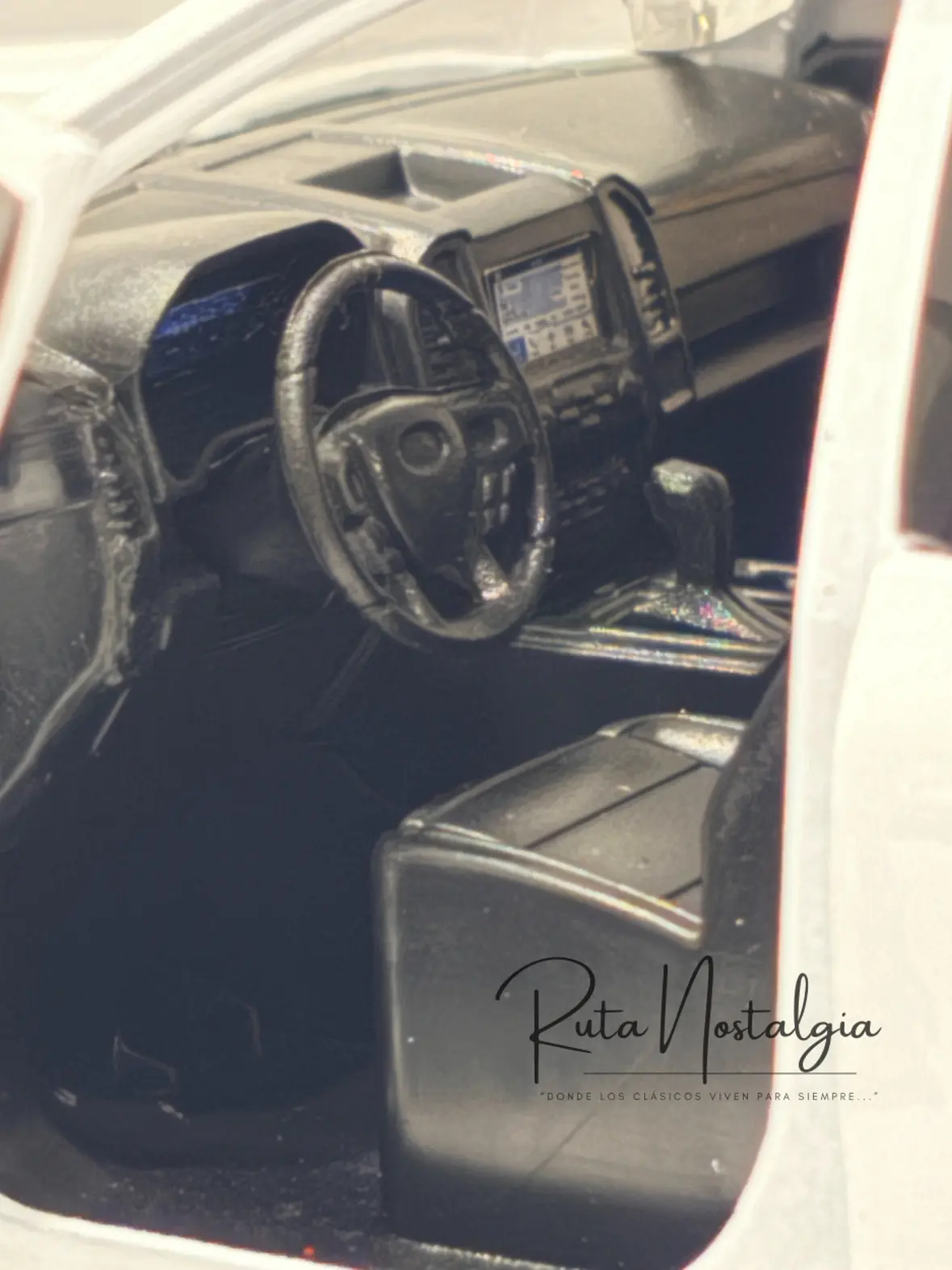 Camioneta Ford F-150 Lariat Crew Cab 2019 Motormax 1:24 | Pick-Up Americana “full-size” hecho miniatura 2