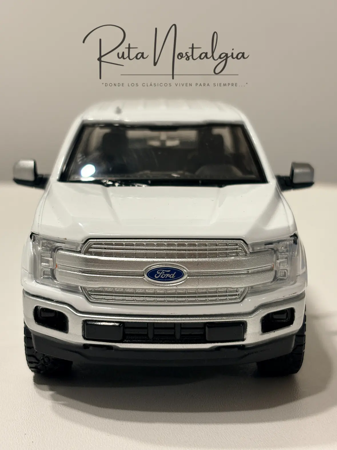 Camioneta Ford F-150 Lariat Crew Cab 2019 Motormax 1:24 | Pick-Up Americana “full-size” hecho miniatura 3