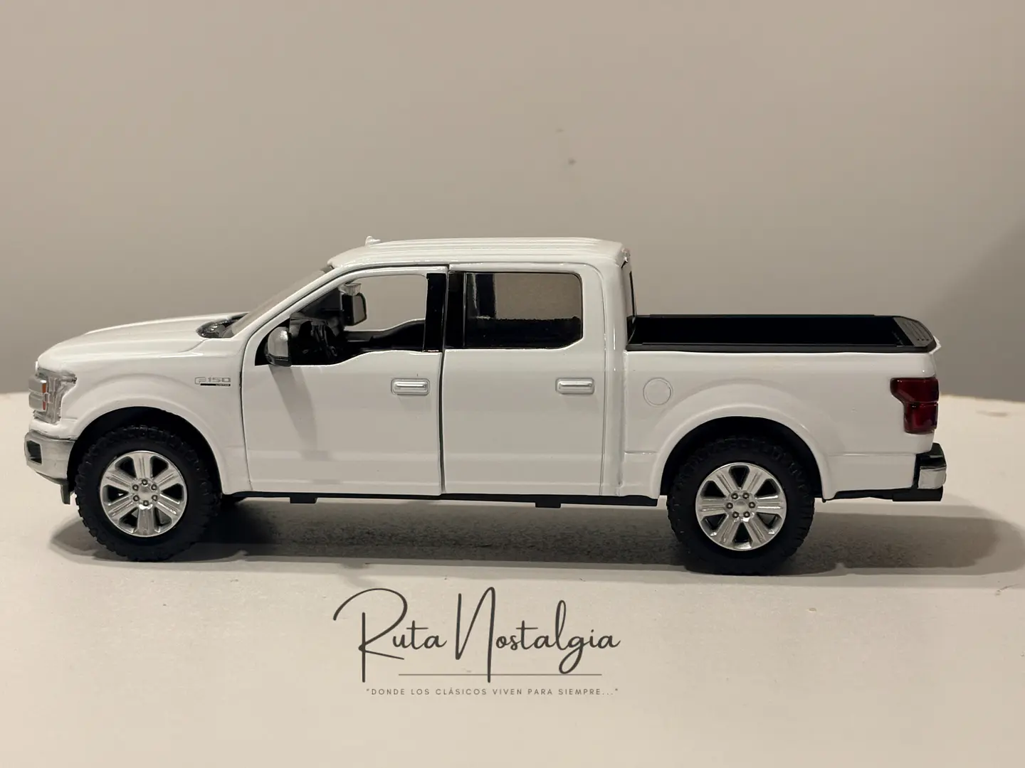 Camioneta Pick-Up Ford F-150 Lariat (2019) |  Motormax 1:24 5