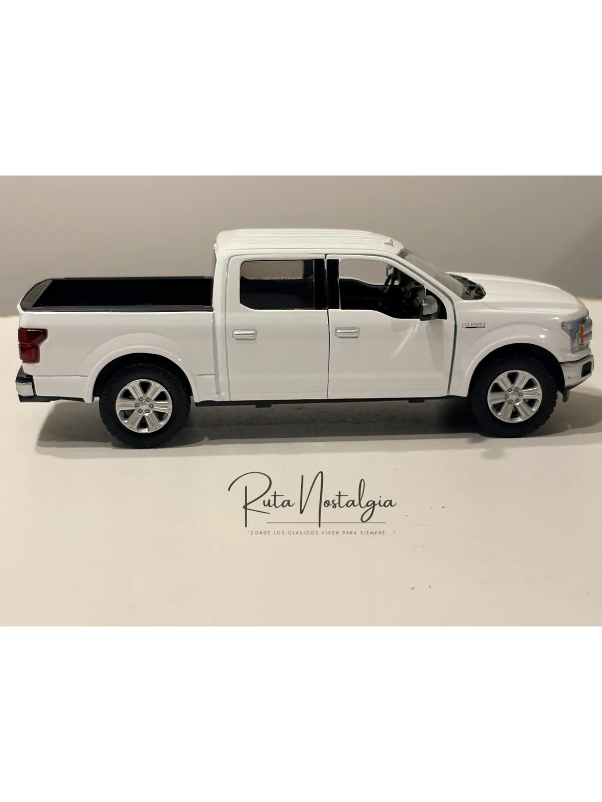 Camioneta Ford F-150 Lariat Crew Cab 2019 Motormax 1:24 | Pick-Up Americana “full-size” hecho miniatura 8
