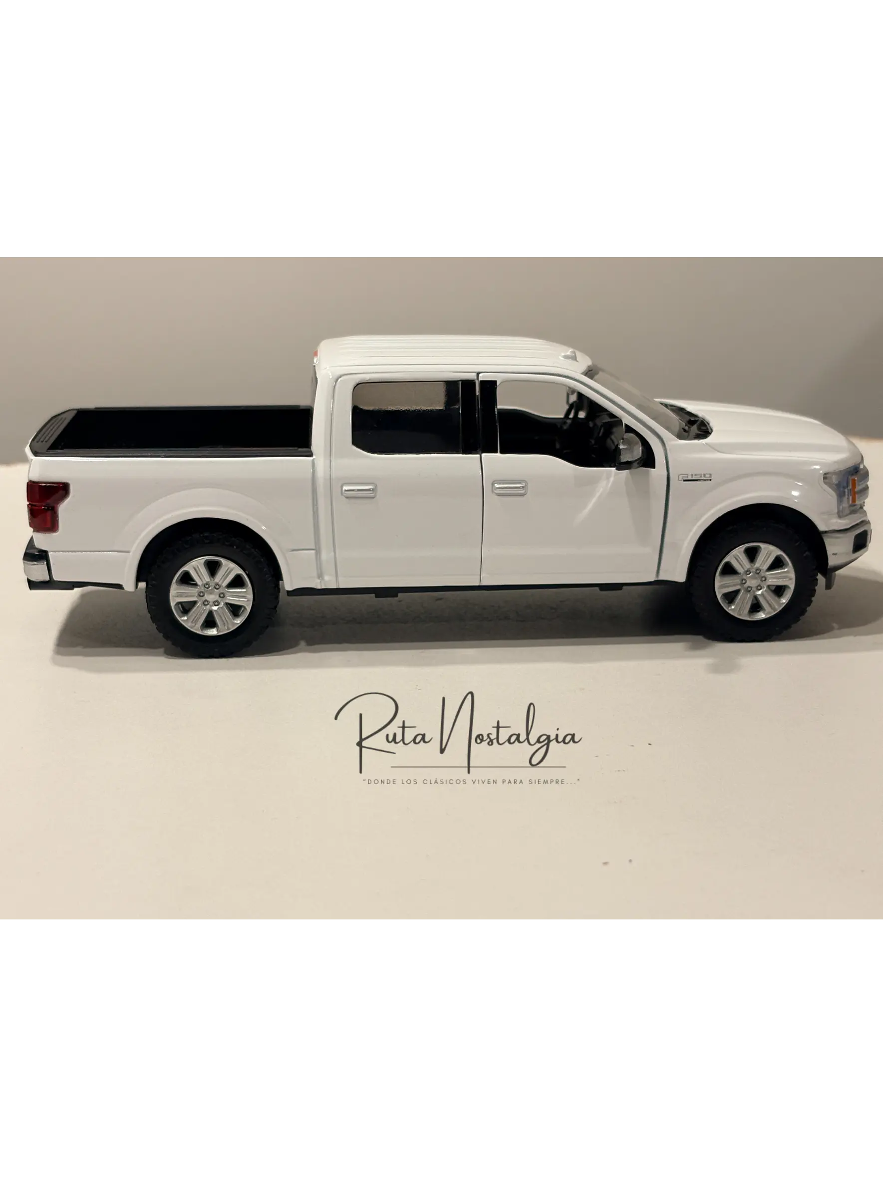 Camioneta Ford F-150 Lariat Crew Cab 2019 Motormax 1:24 | Pick-Up Americana “full-size” hecho miniatura 8