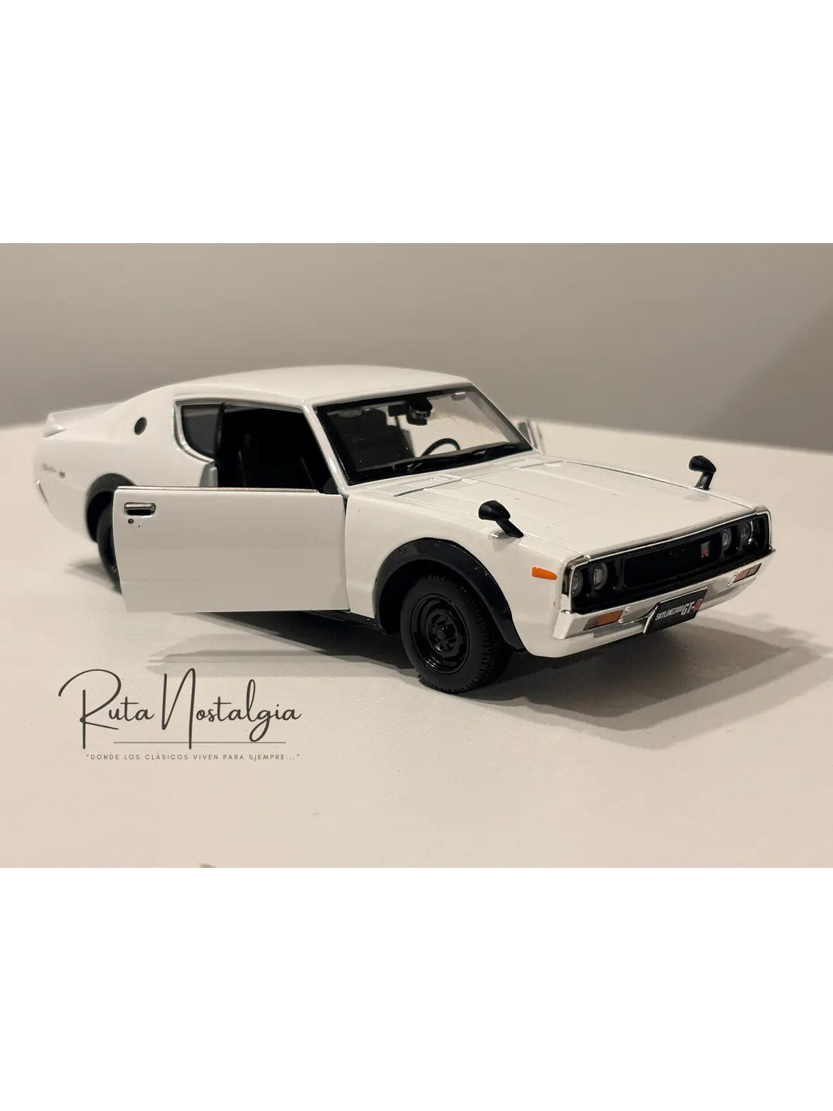 Auto Nissan Skyline 2000 GT-R KPGC110 1973 |  Maisto 1:24  1