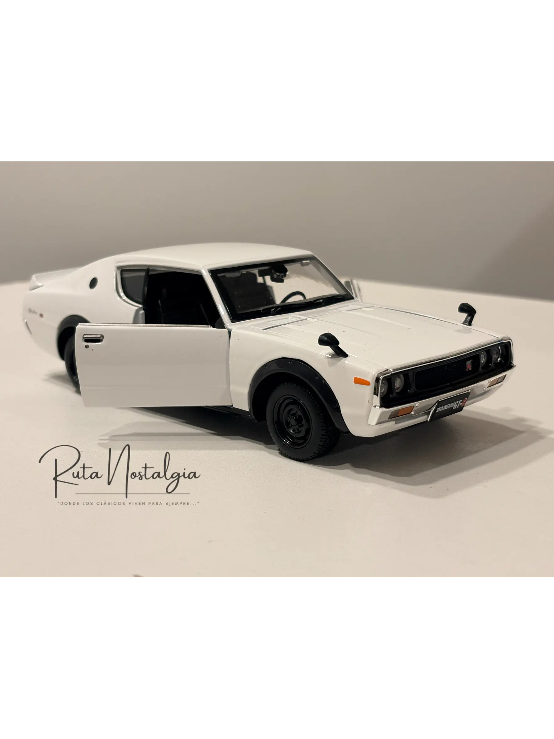 Auto Nissan Skyline 2000 GT-R KPGC110 1973 |  Maisto 1:24  1