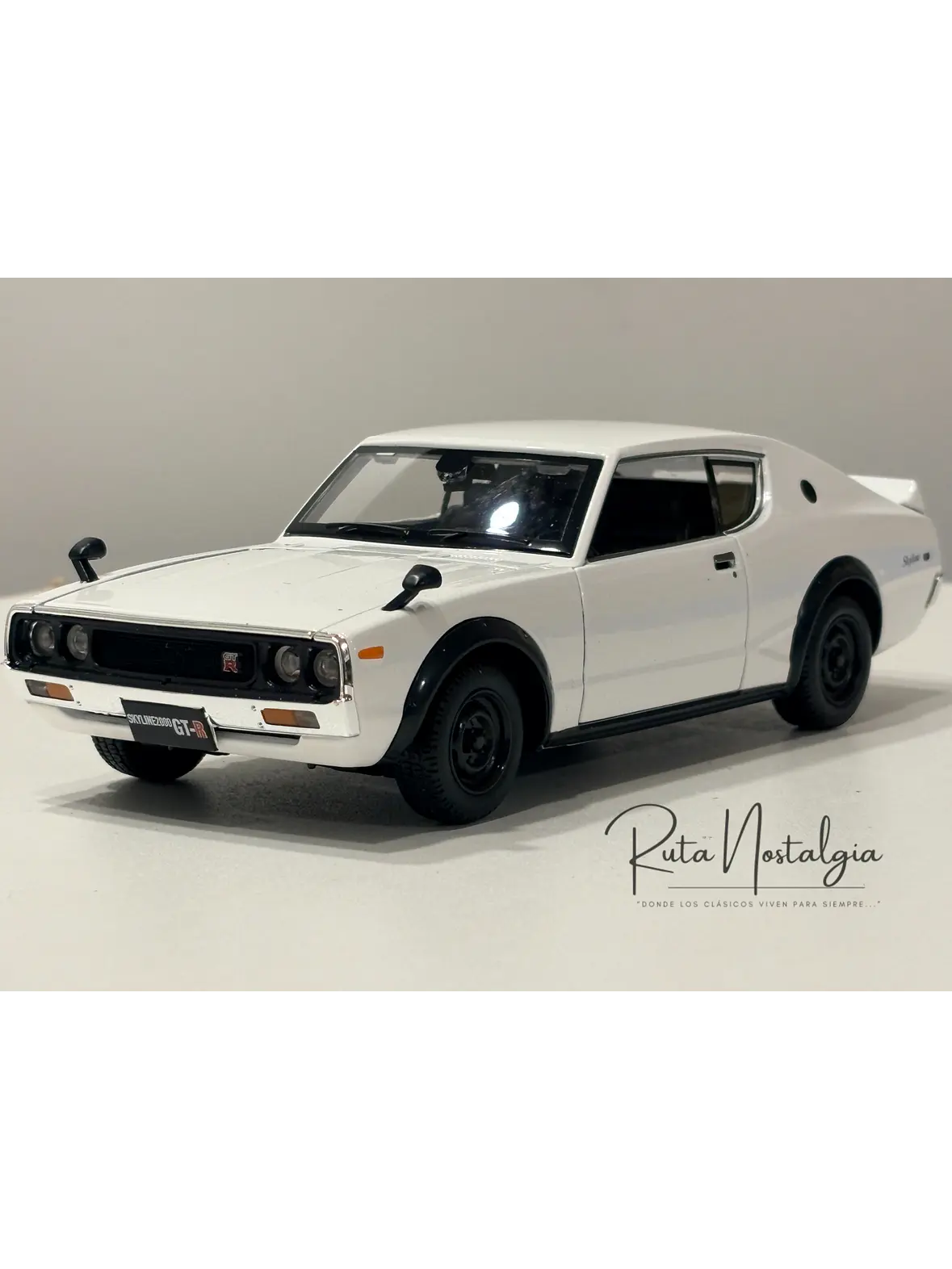 Auto Nissan Skyline 2000 GT-R KPGC110 1973 |  Maisto 1:24  3