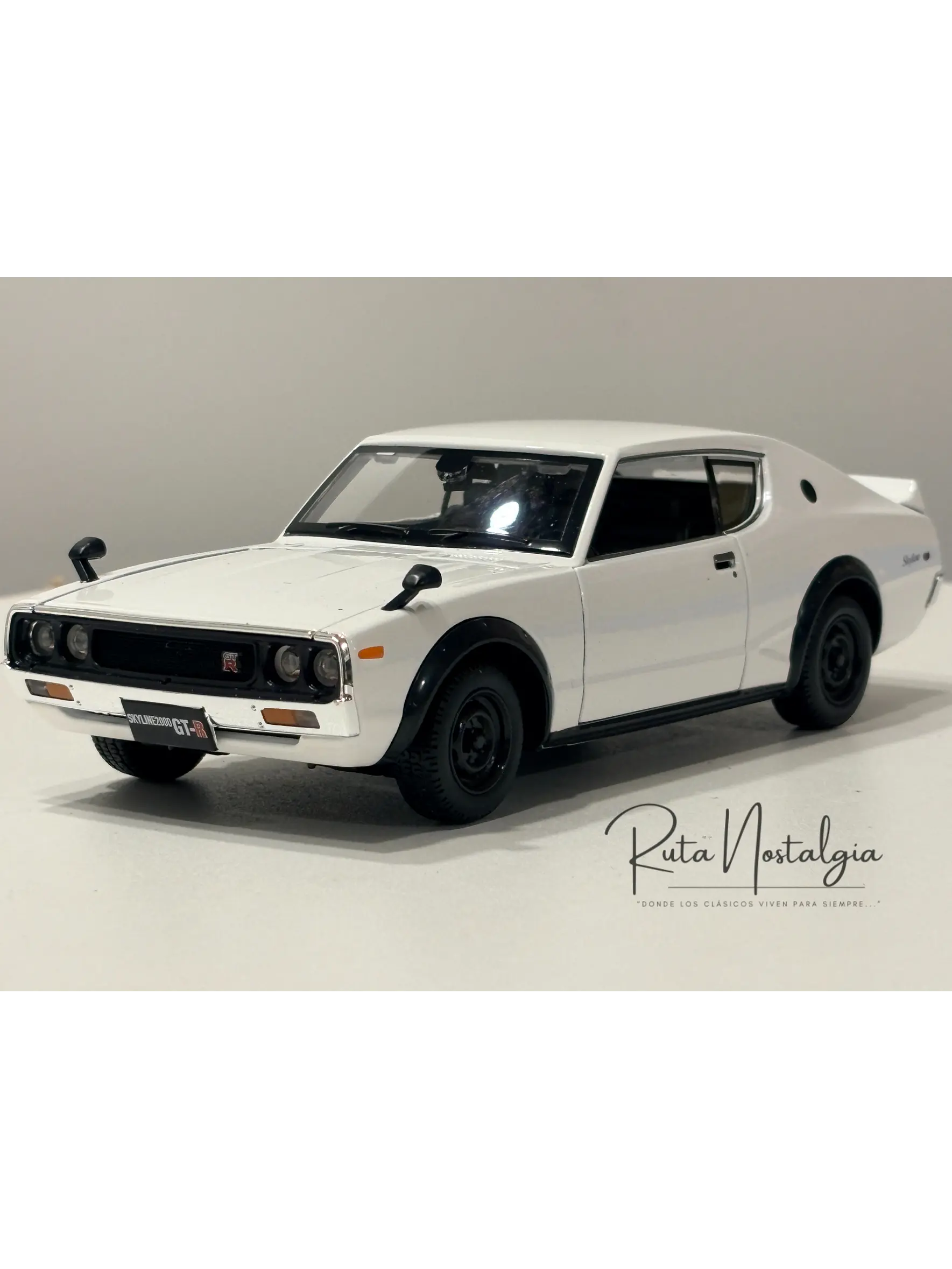 Auto Nissan Skyline 2000 GT-R KPGC110 1973 |  Maisto 1:24  3