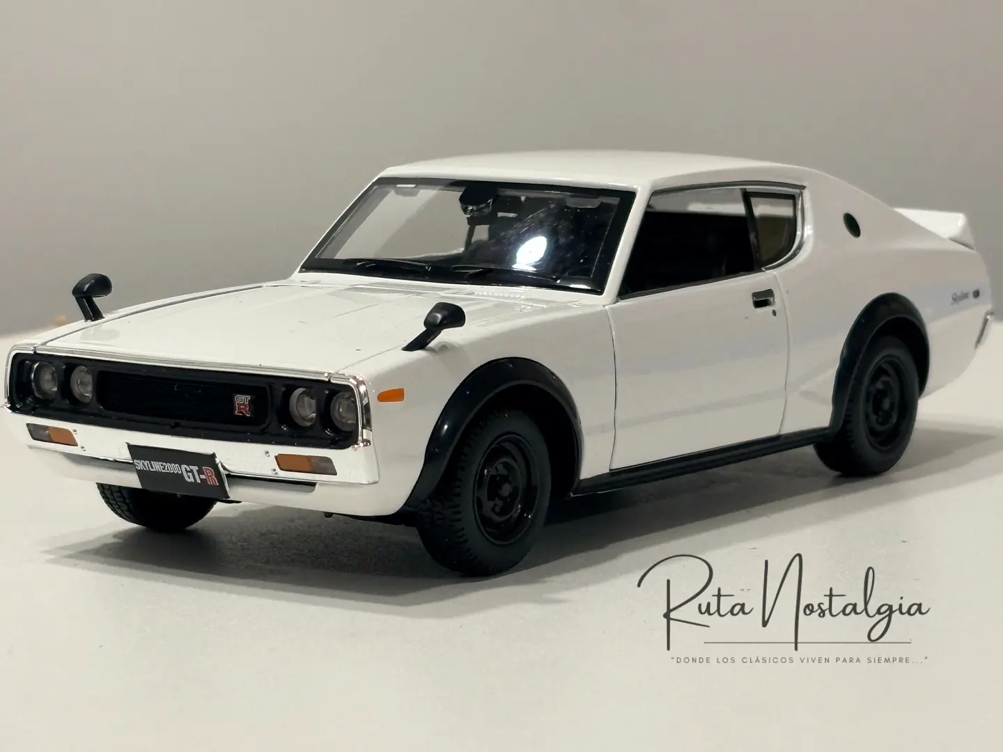 Auto Nissan Skyline 2000 GT-R (1973) |  Maisto 1:24  3