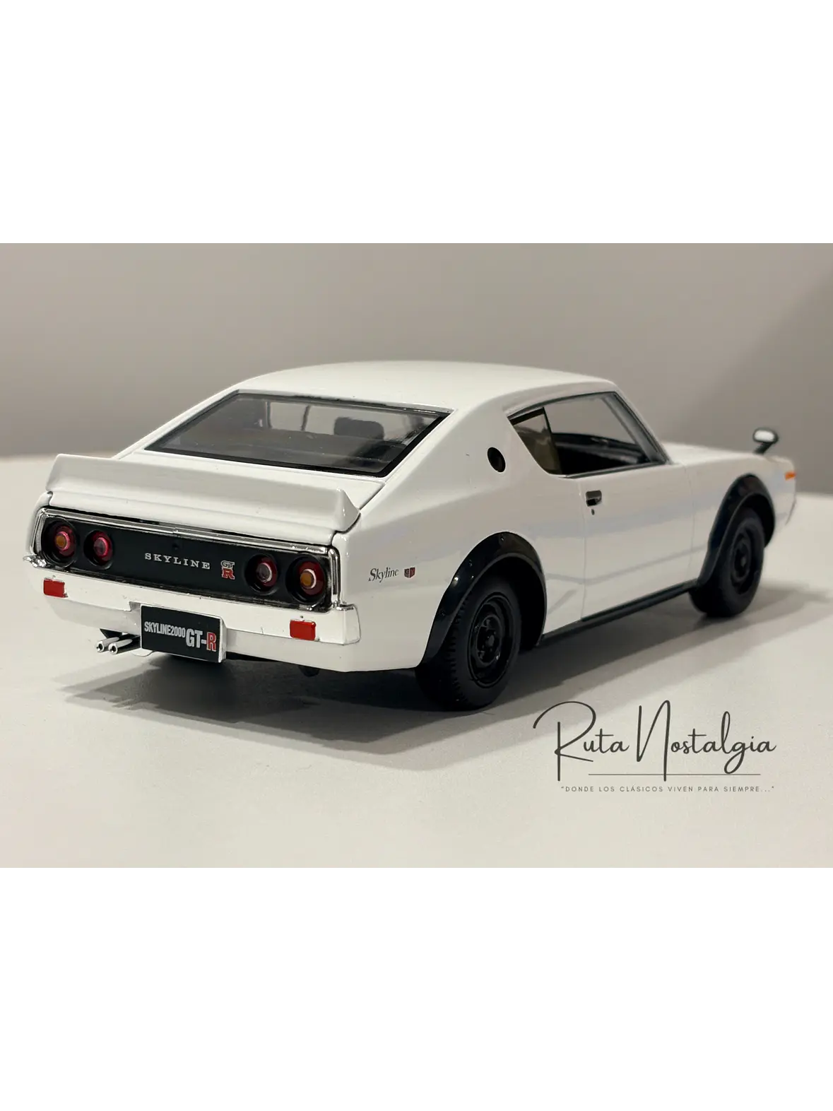 Auto Nissan Skyline 2000 GT-R KPGC110 1973 |  Maisto 1:24  6