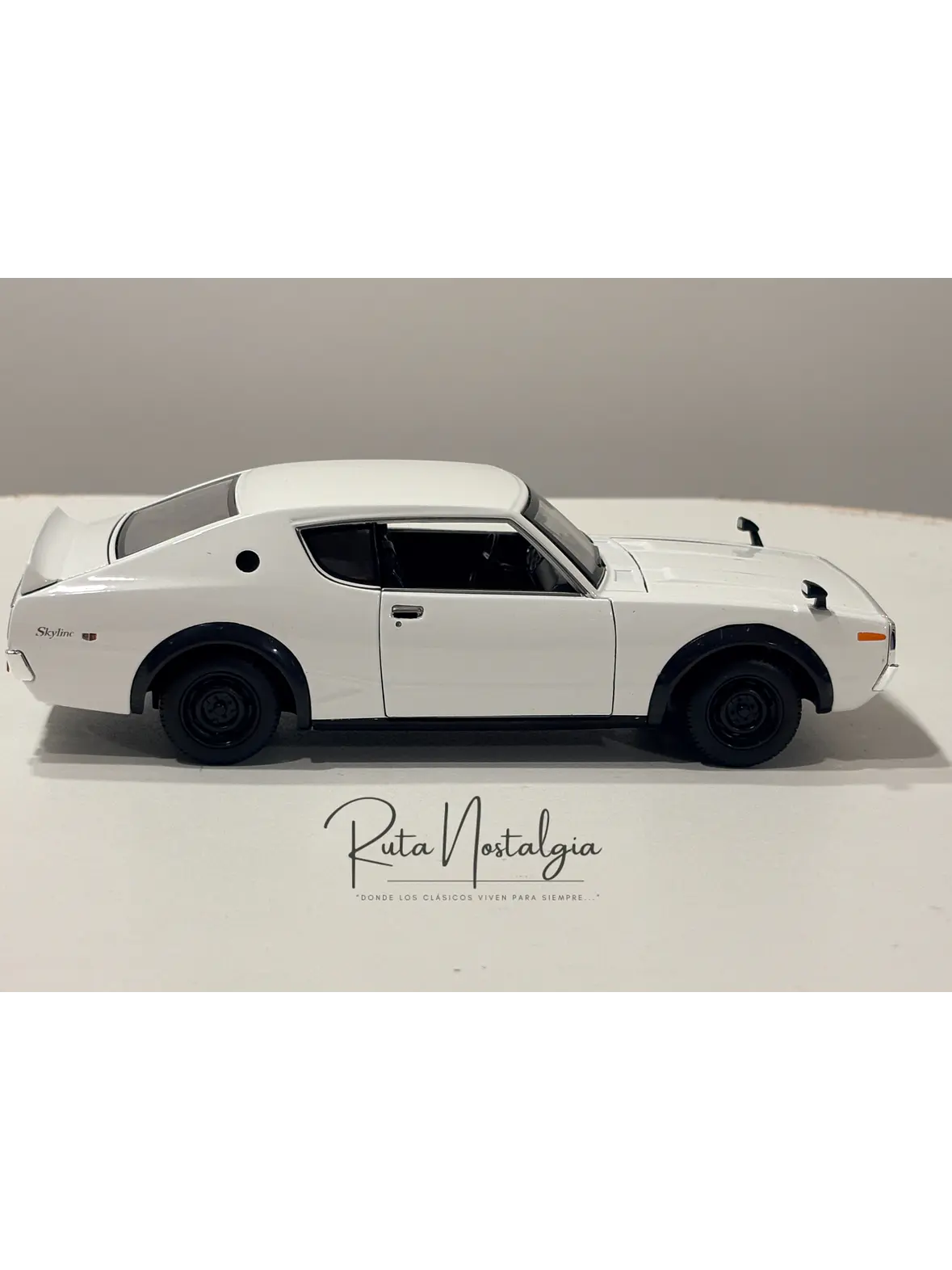Auto Nissan Skyline 2000 GT-R KPGC110 1973 |  Maisto 1:24  7
