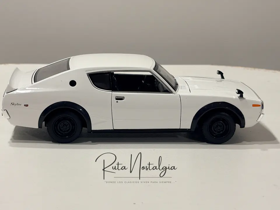 Auto Nissan Skyline 2000 GT-R (1973) |  Maisto 1:24  7