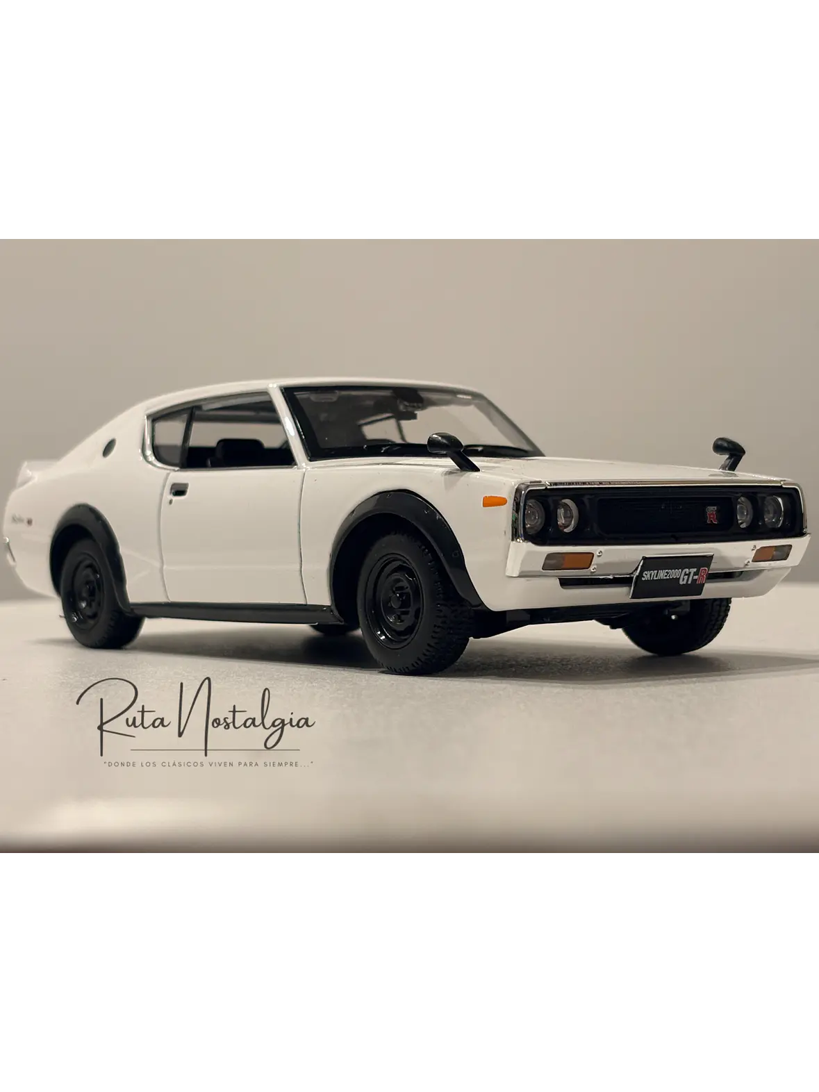 Auto Nissan Skyline 2000 GT-R KPGC110 1973 |  Maisto 1:24  8