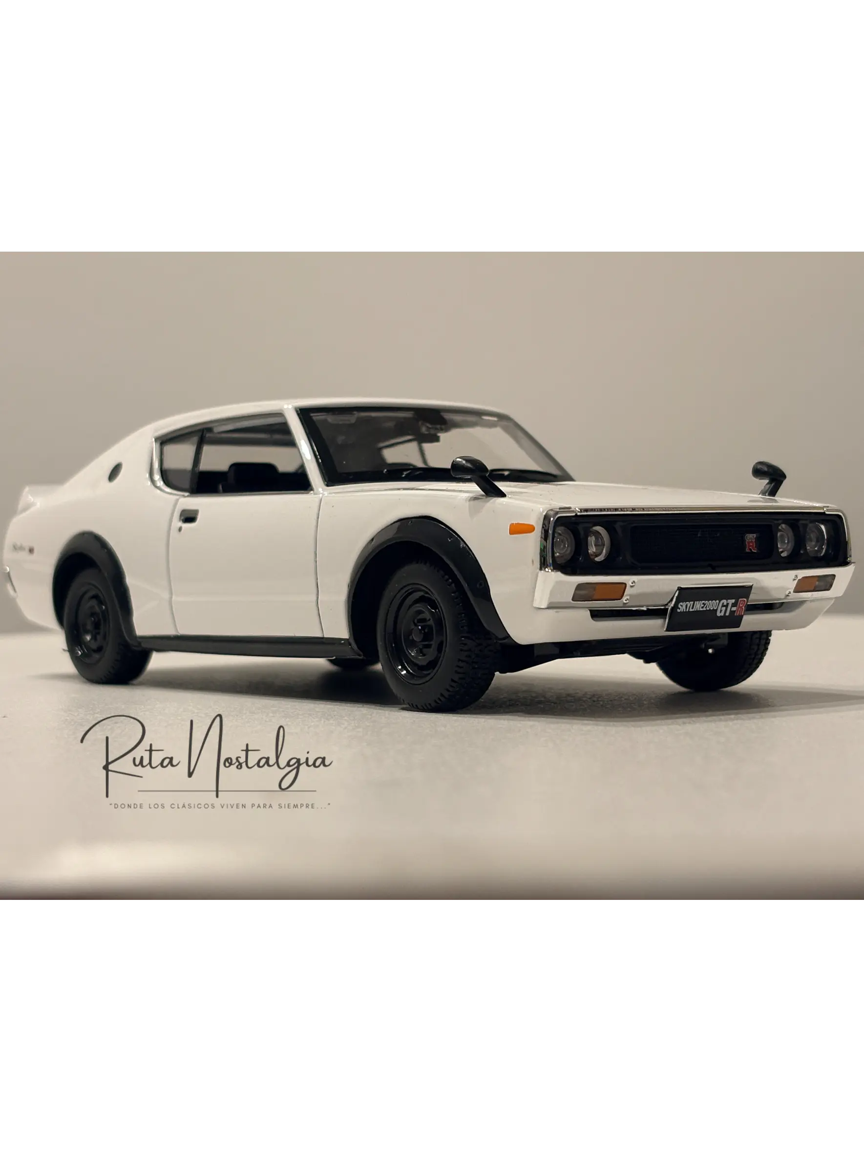 Auto Nissan Skyline 2000 GT-R KPGC110 1973 |  Maisto 1:24  8