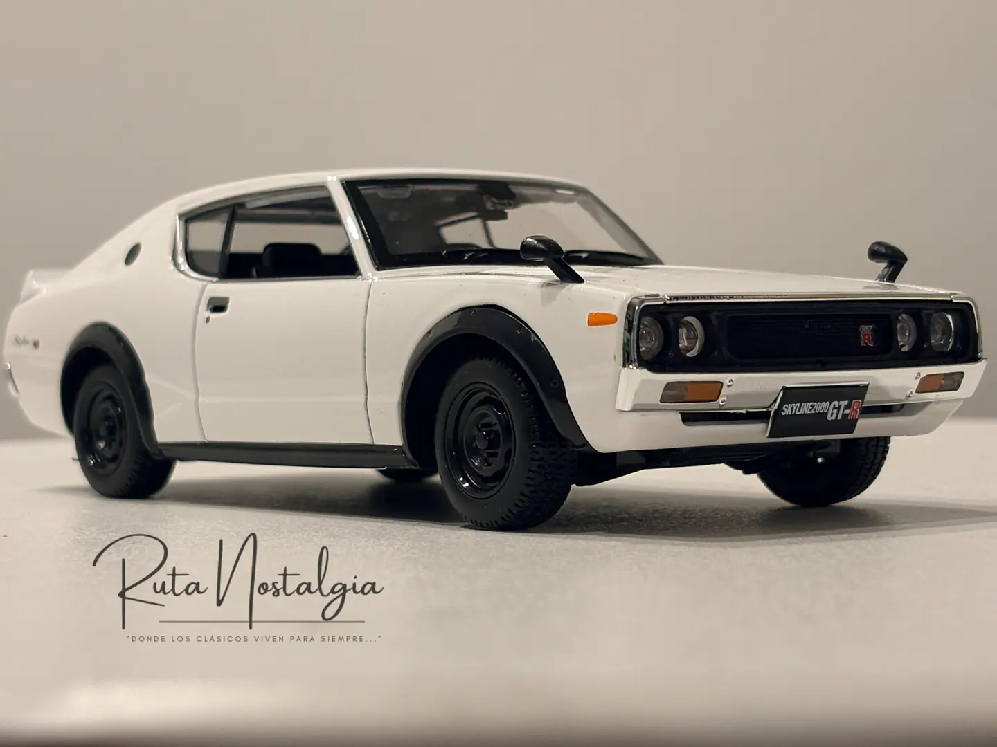 Auto Nissan Skyline 2000 GT-R (1973) |  Maisto 1:24  8