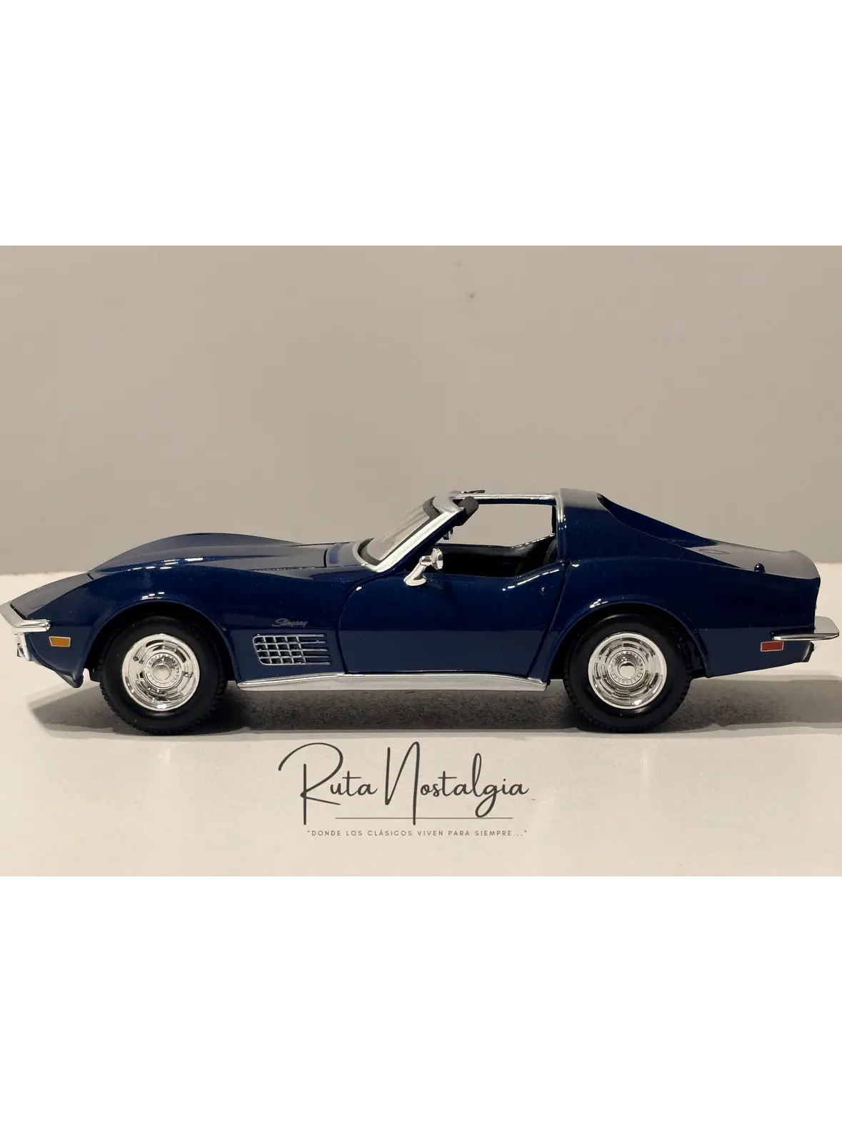 Auto Chevrolet Corvette  C3 Stingray 1970 |   Maisto 1:24  4