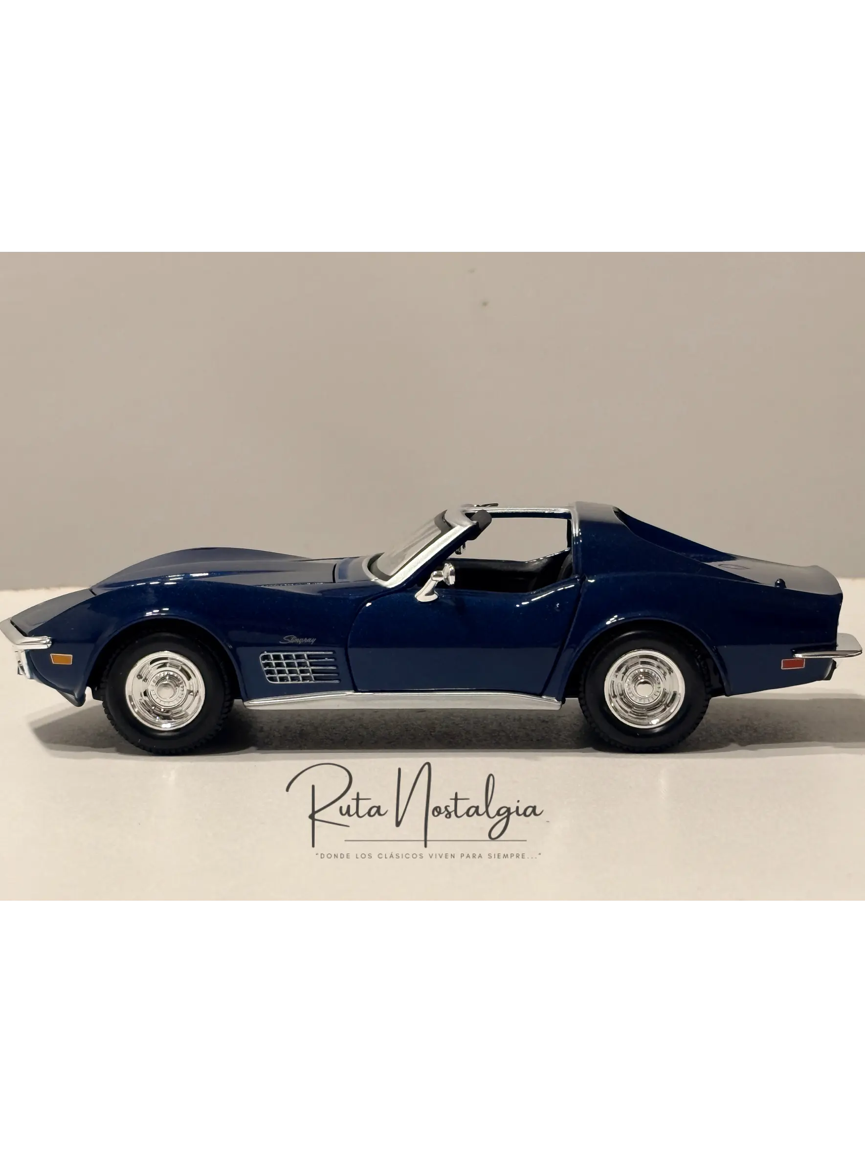 Auto Chevrolet Corvette  C3 Stingray 1970 |   Maisto 1:24  4