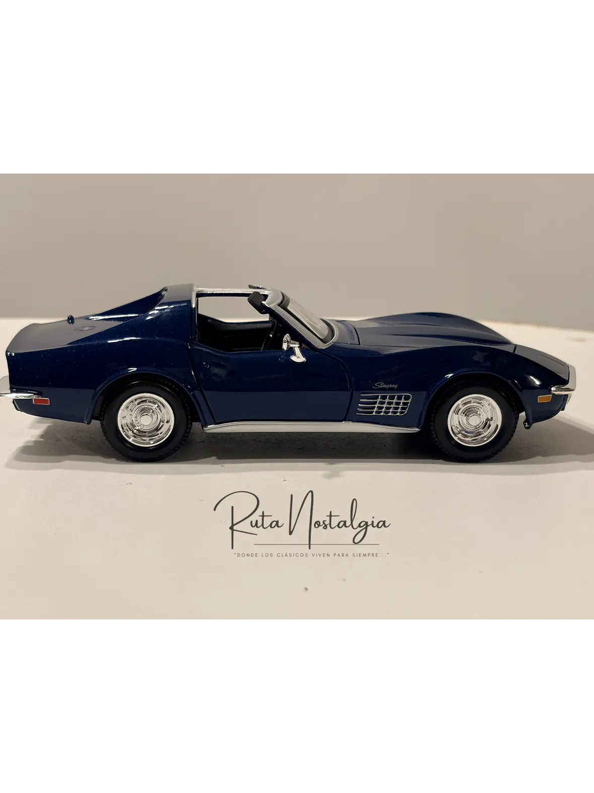 Auto Chevrolet Corvette  C3 Stingray 1970 |   Maisto 1:24  7