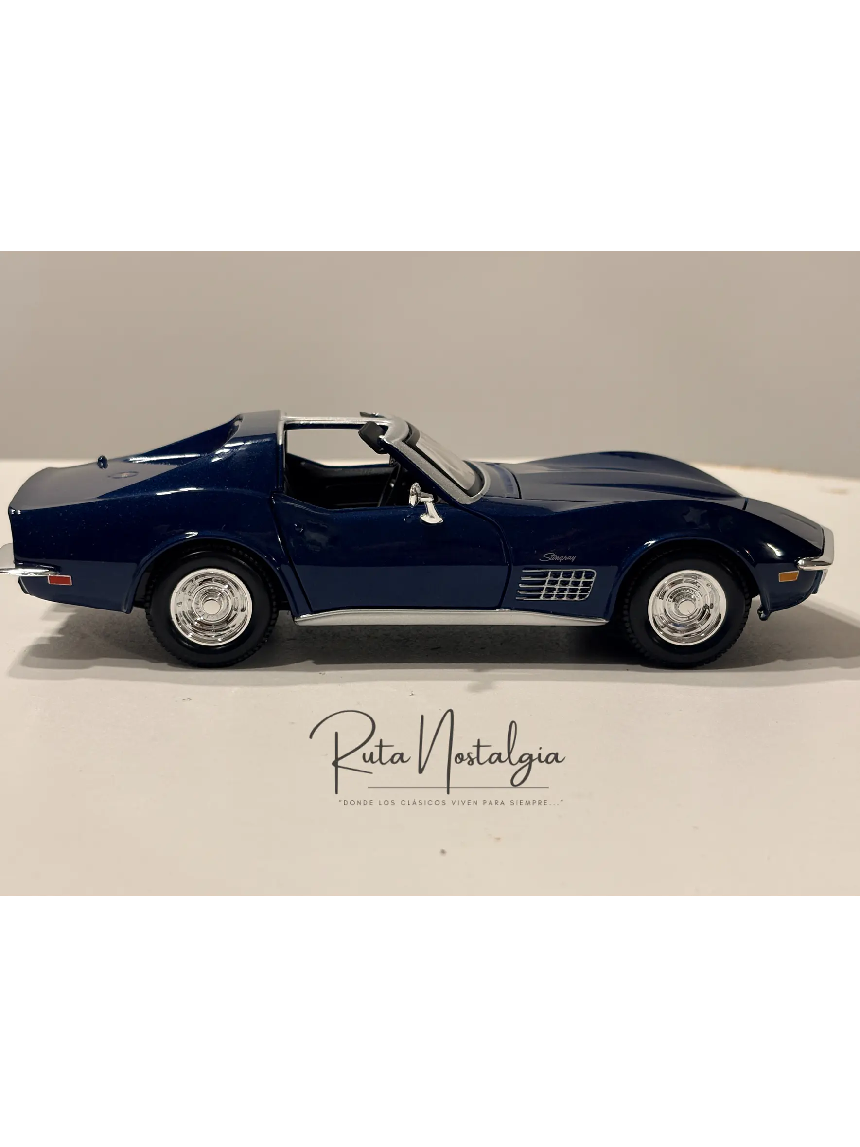 Auto Chevrolet Corvette  C3 Stingray 1970 |   Maisto 1:24  7