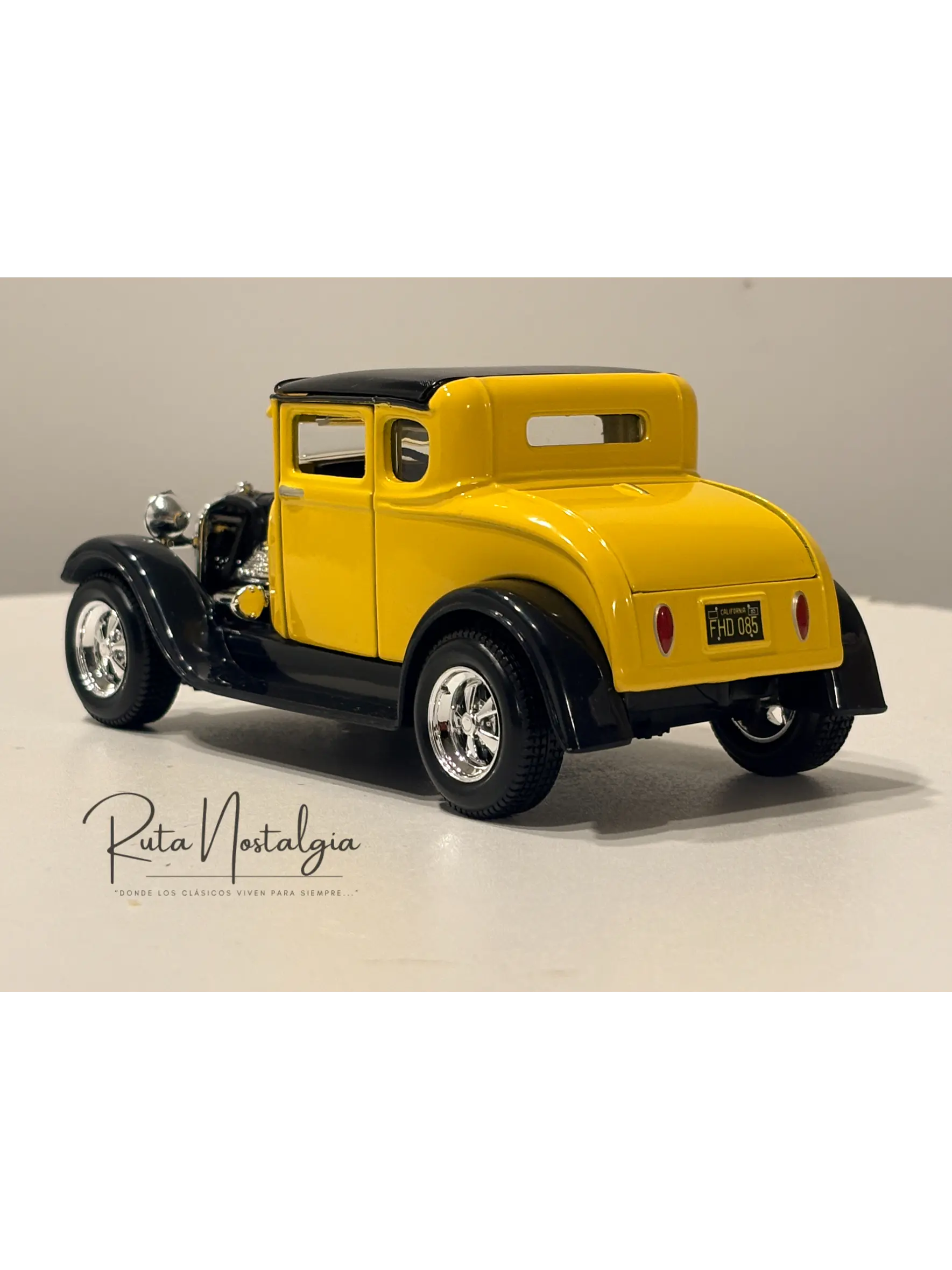 Ford Model A Hot Rod 1929 Amarillo Negro Maisto 1:24 | Hot Rod Clásico Americano de Colección en Chile 5