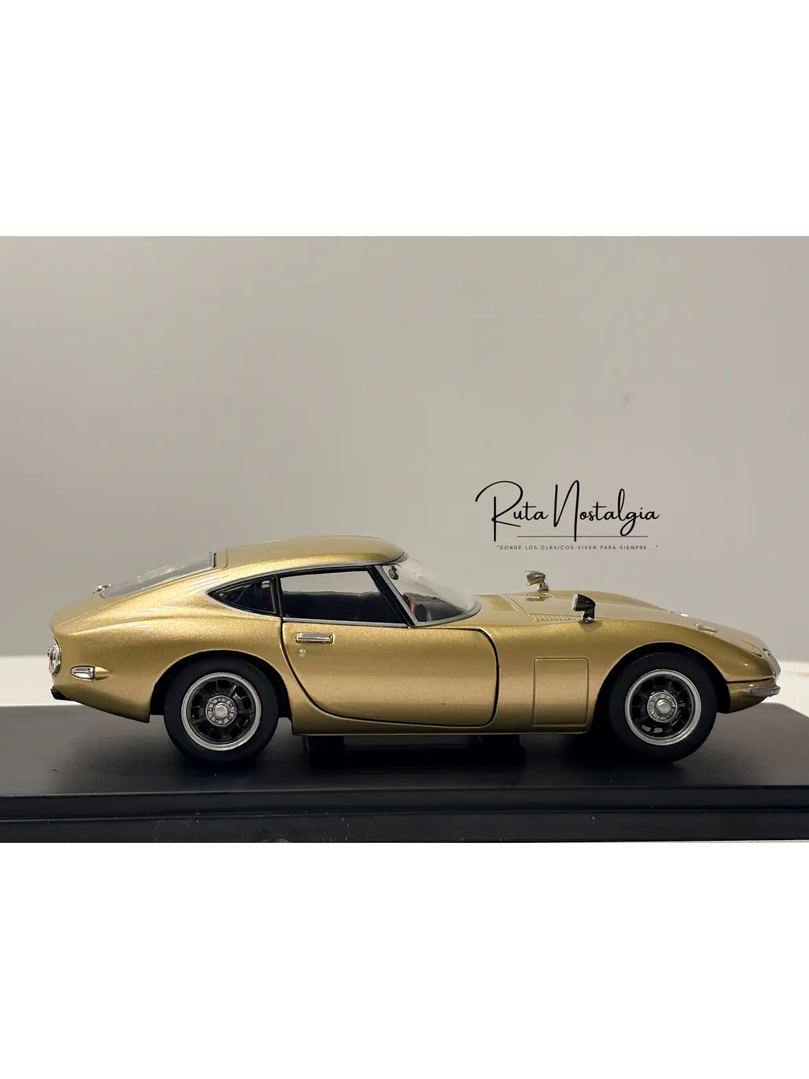 Toyota 2000 GT 1967 Beige WhiteBox 1:24 | Coupé Japonés Clásico de Colección en Chile 8