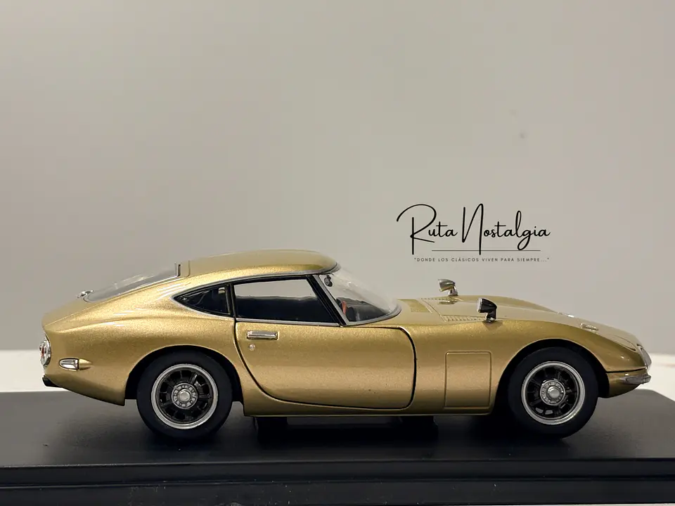 Toyota 2000 GT (1967) | WhiteBox 1:24 | Coupé Japonés Clásico  8