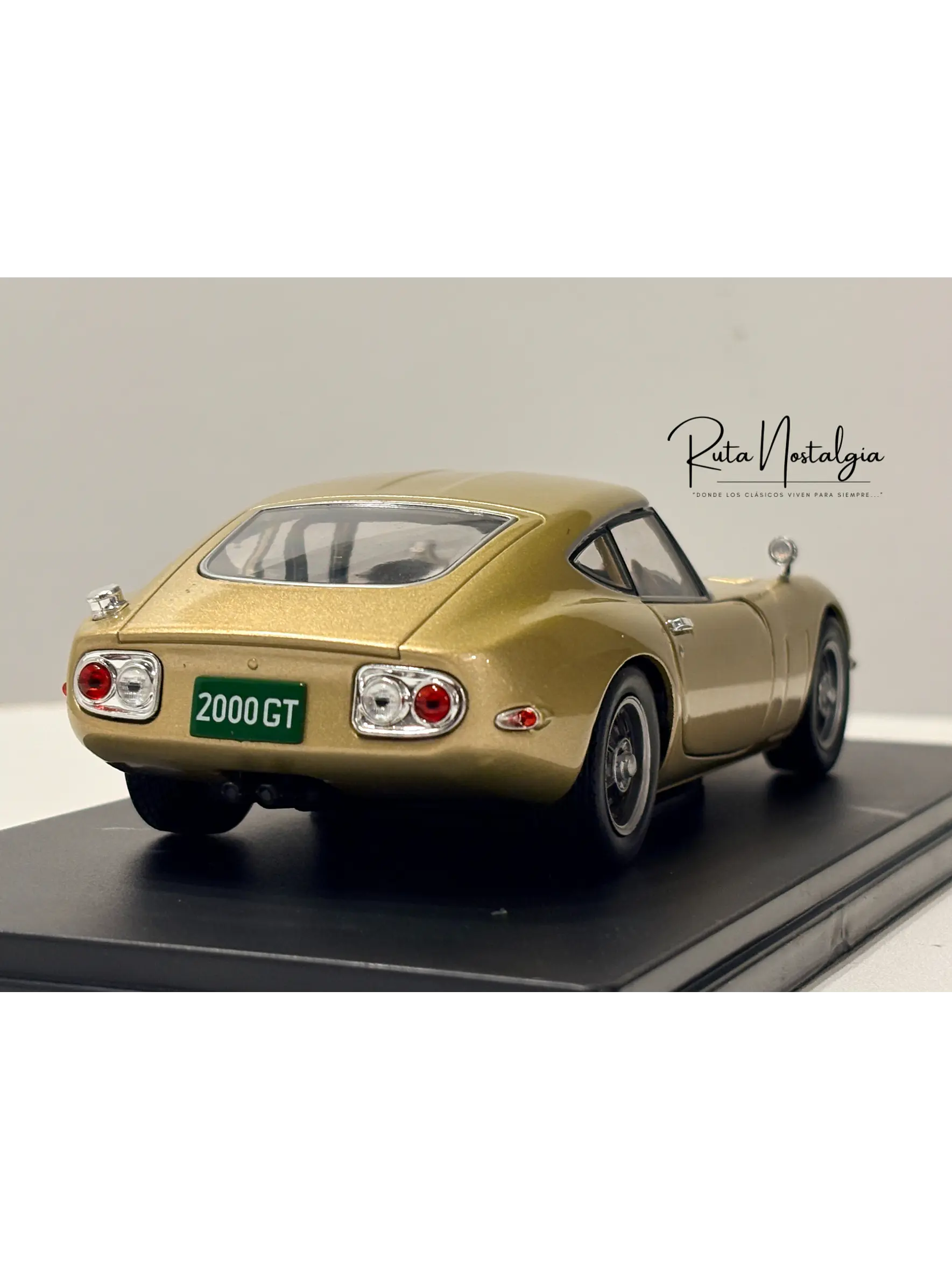 Toyota 2000 GT 1967 Beige WhiteBox 1:24 | Coupé Japonés Clásico de Colección en Chile 7