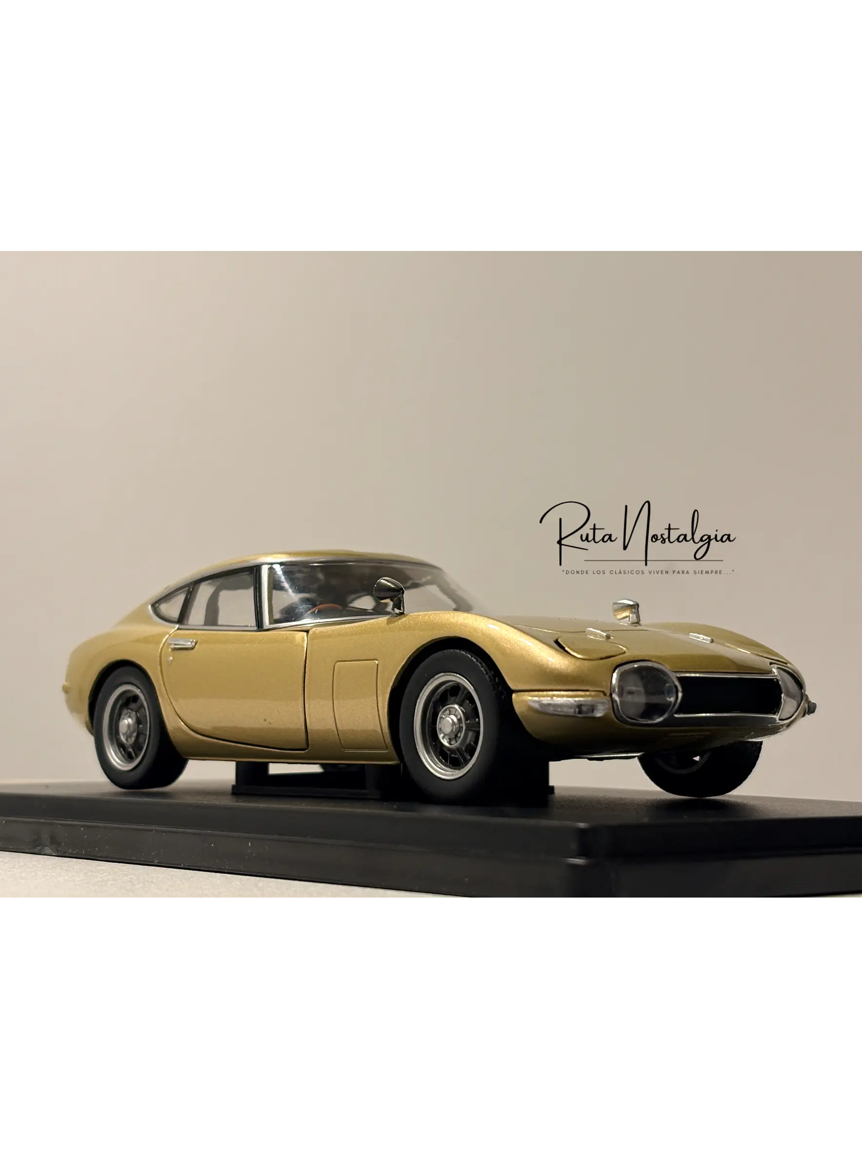 Toyota 2000 GT 1967 Beige WhiteBox 1:24 | Coupé Japonés Clásico de Colección en Chile 9