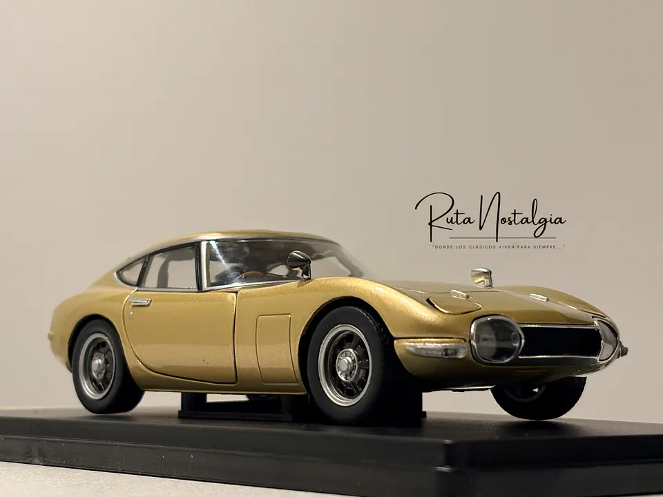 Toyota 2000 GT (1967) | WhiteBox 1:24 | Coupé Japonés Clásico  9
