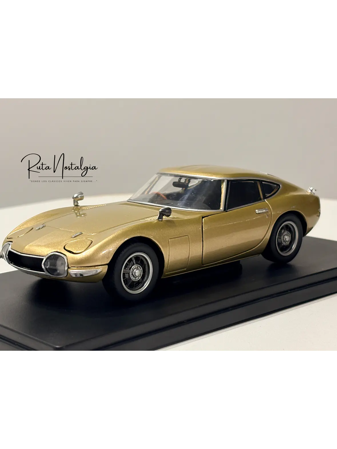 Toyota 2000 GT 1967 Beige WhiteBox 1:24 | Coupé Japonés Clásico de Colección en Chile 4