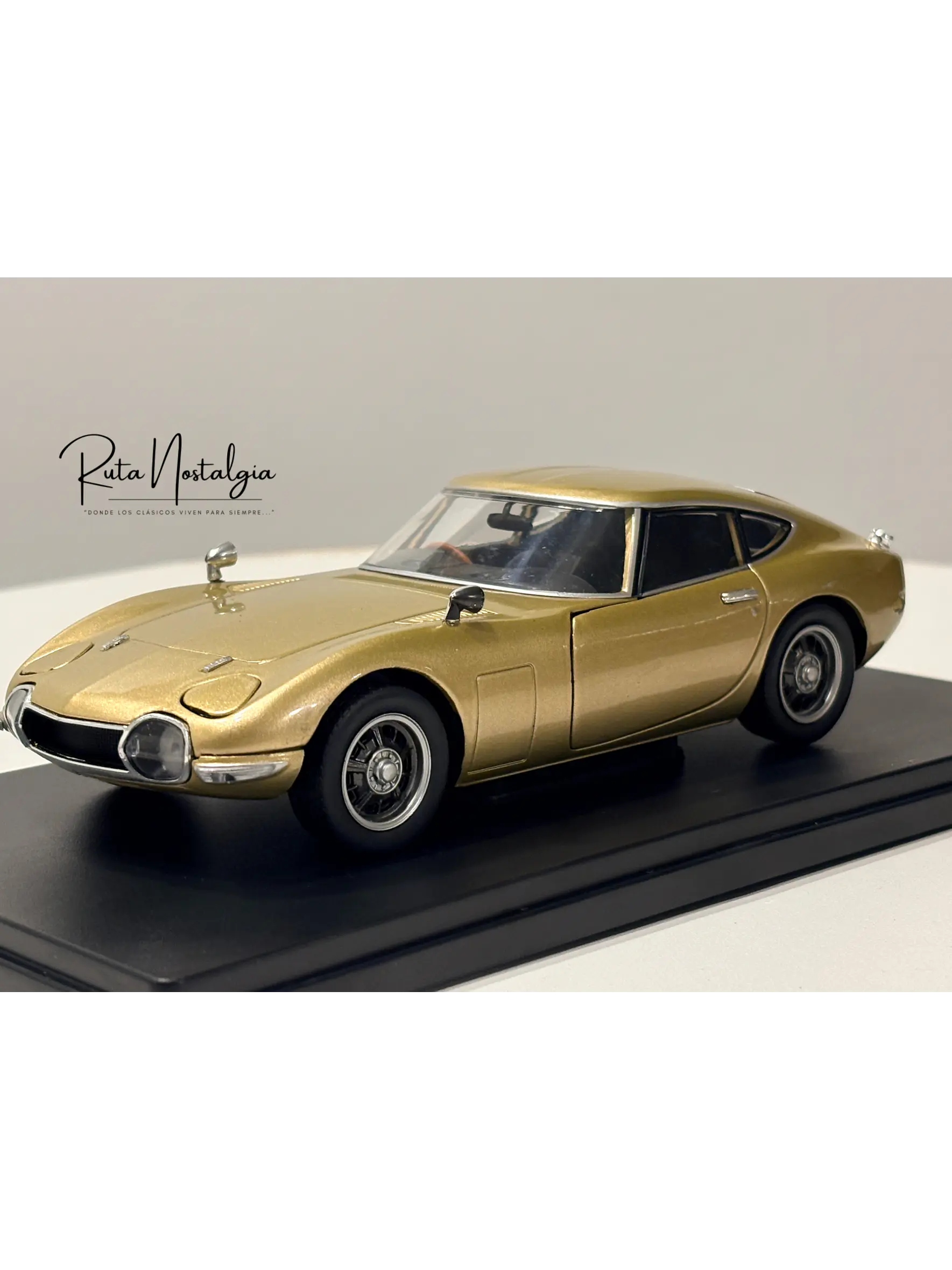 Toyota 2000 GT 1967 Beige WhiteBox 1:24 | Coupé Japonés Clásico de Colección en Chile 4