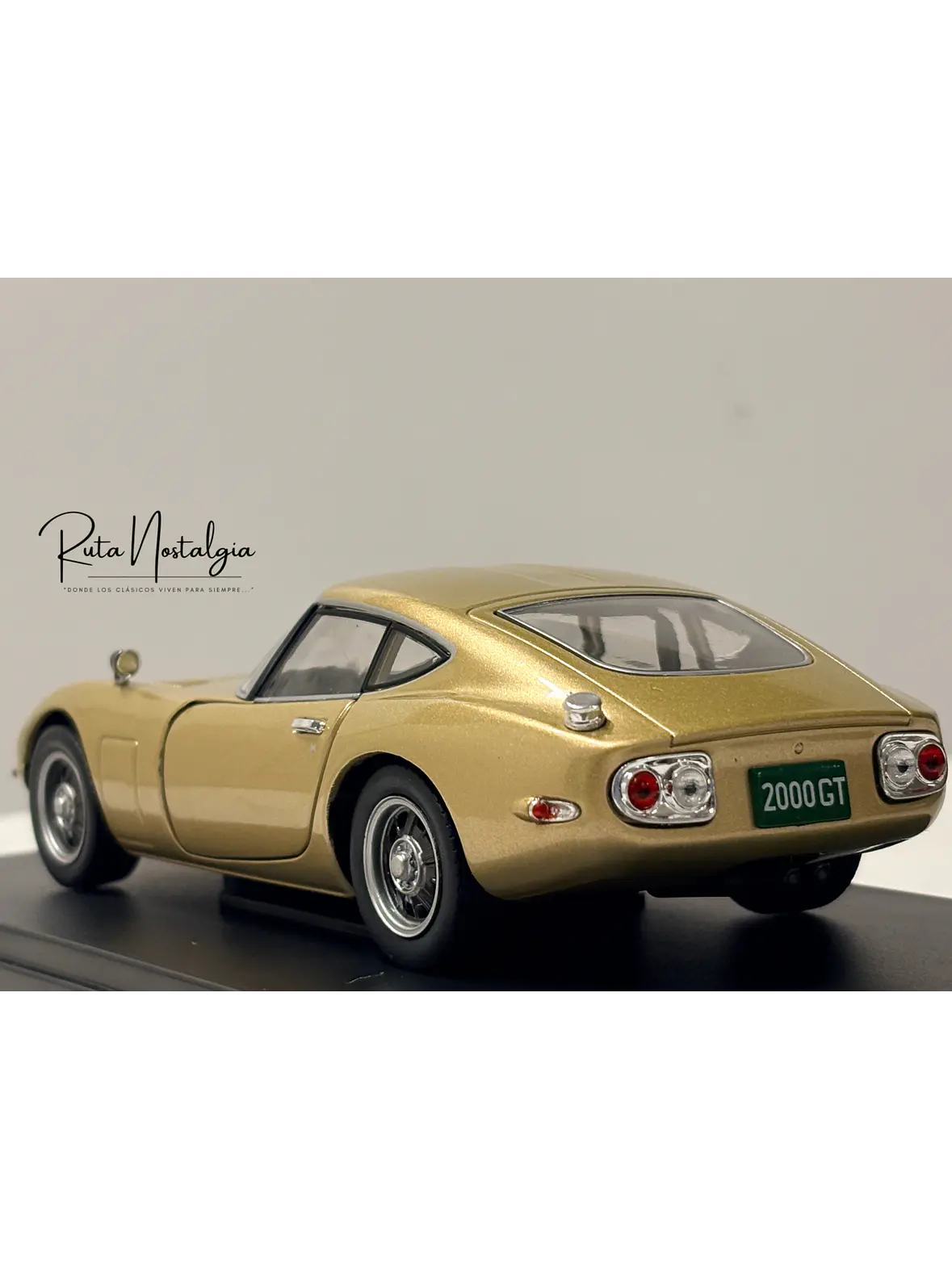 Toyota 2000 GT 1967 Beige WhiteBox 1:24 | Coupé Japonés Clásico de Colección en Chile 6