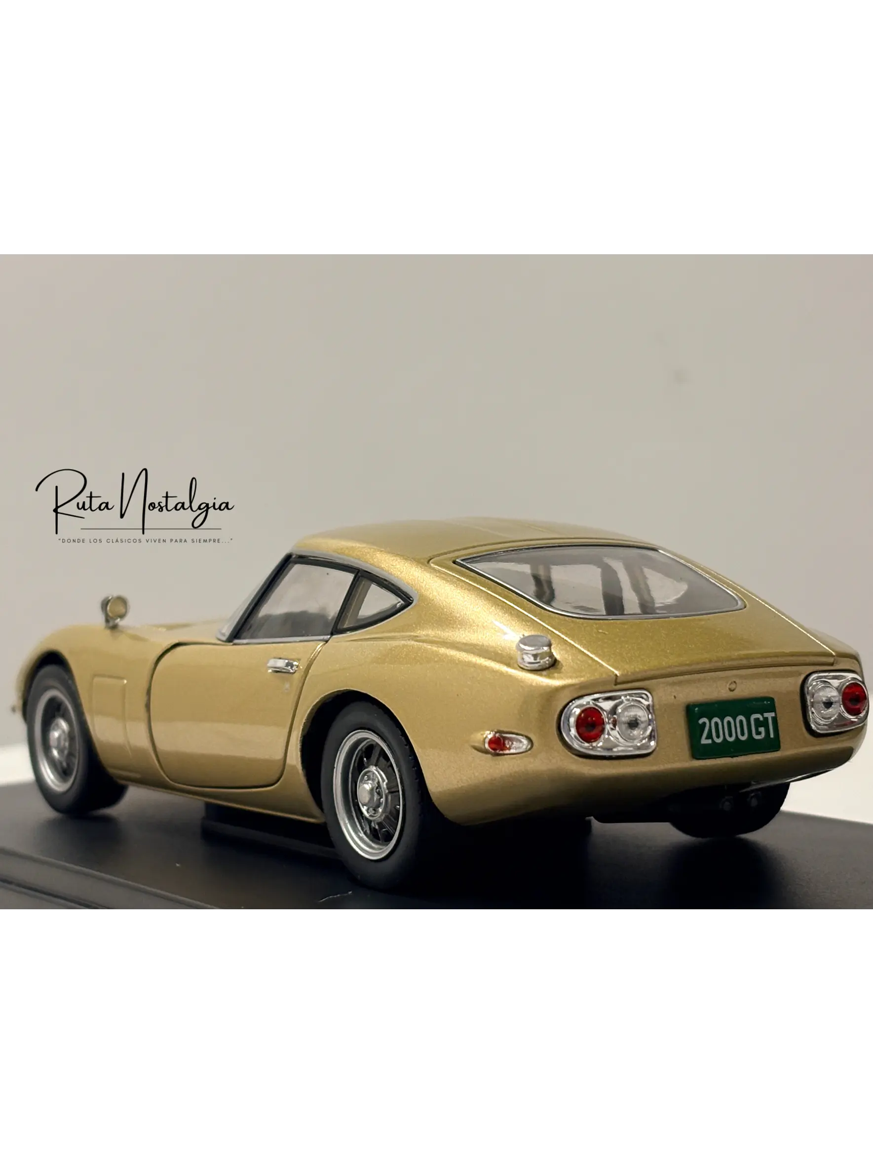 Toyota 2000 GT 1967 Beige WhiteBox 1:24 | Coupé Japonés Clásico de Colección en Chile 6