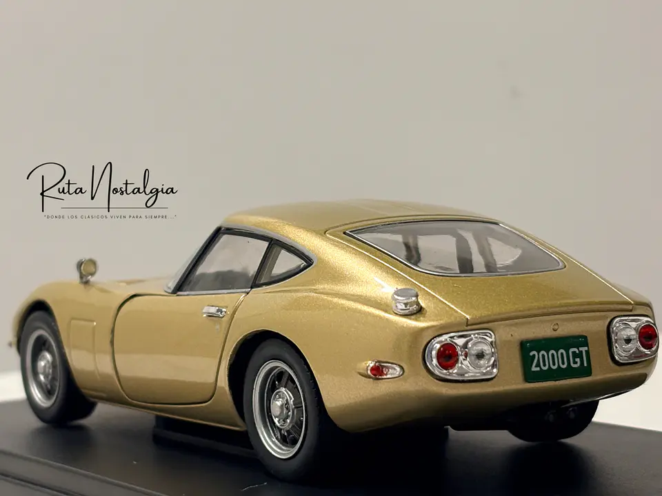 Toyota 2000 GT (1967) | WhiteBox 1:24 | Coupé Japonés Clásico  6
