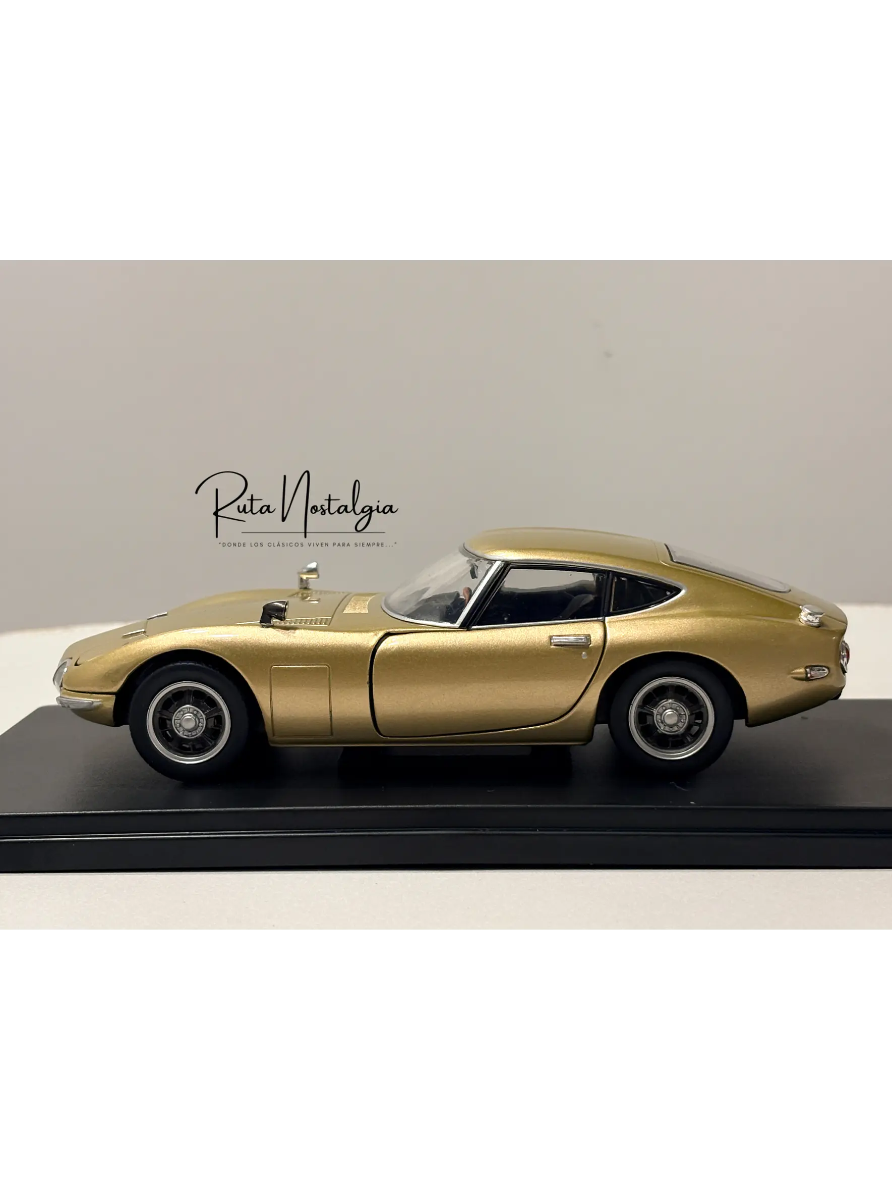 Toyota 2000 GT 1967 Beige WhiteBox 1:24 | Coupé Japonés Clásico de Colección en Chile 5