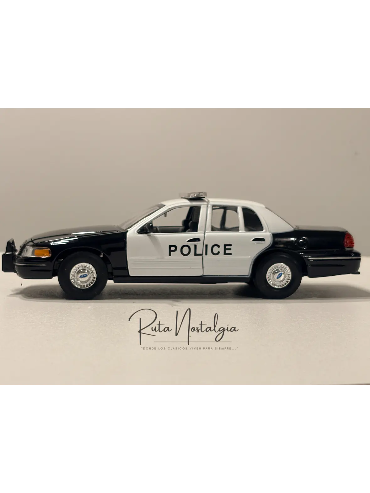 Auto Ford Crown Victoria Police Interceptor 1999 | Welly 1:24 | Auto Policial Americano Clásico 4