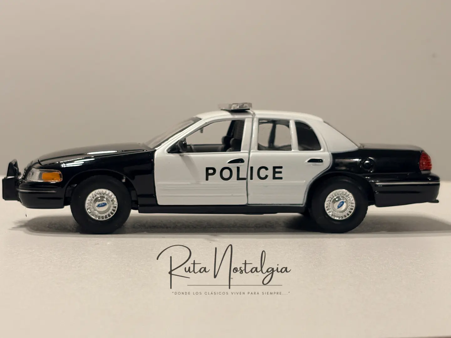 Auto Ford Crown Victoria 