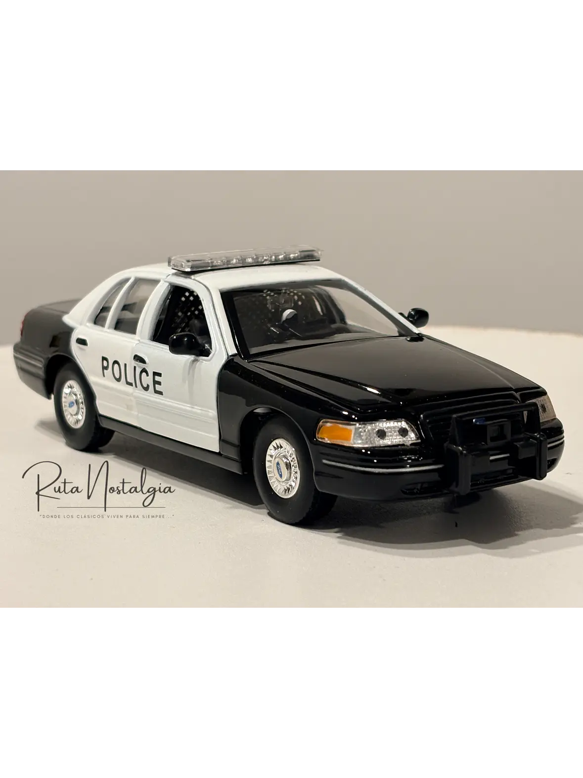 Auto Ford Crown Victoria Police Interceptor 1999 | Welly 1:24 | Auto Policial Americano Clásico 8