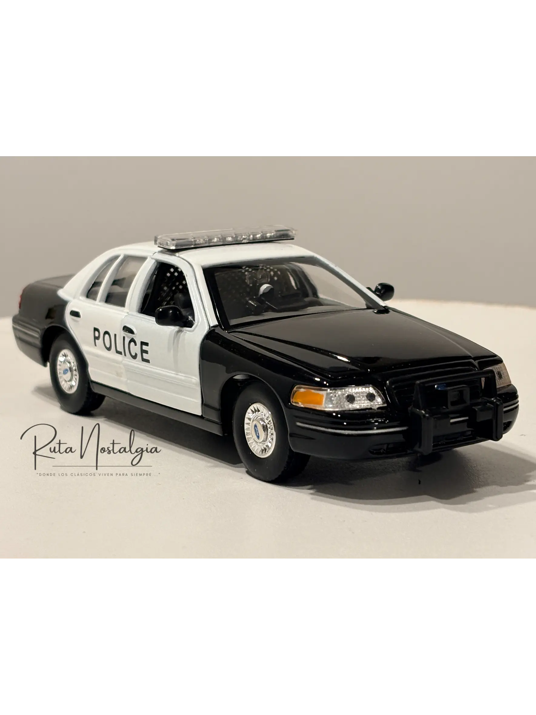 Auto Ford Crown Victoria Police Interceptor 1999 | Welly 1:24 | Auto Policial Americano Clásico 8