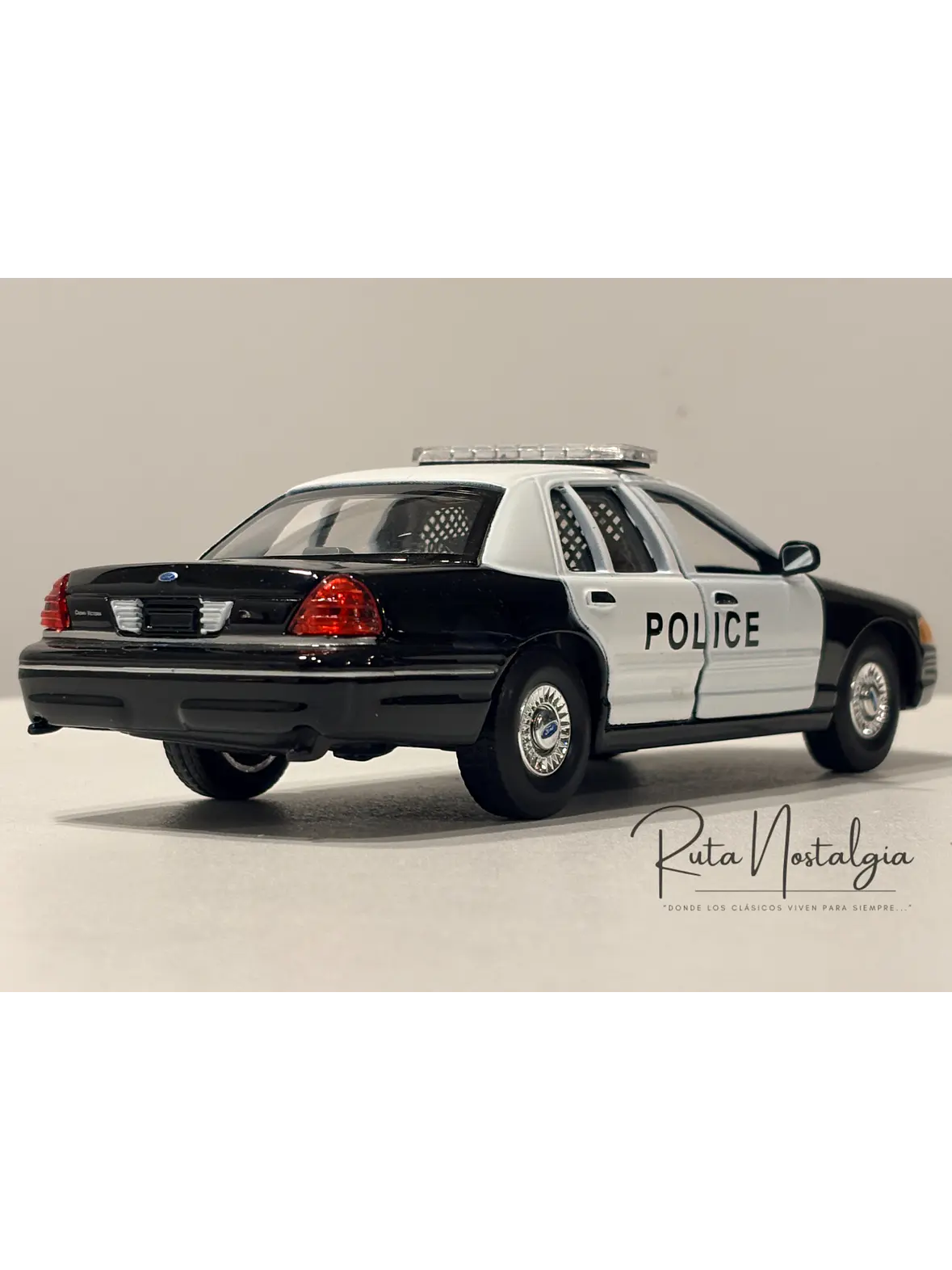 Auto Ford Crown Victoria Police Interceptor 1999 | Welly 1:24 | Auto Policial Americano Clásico 6