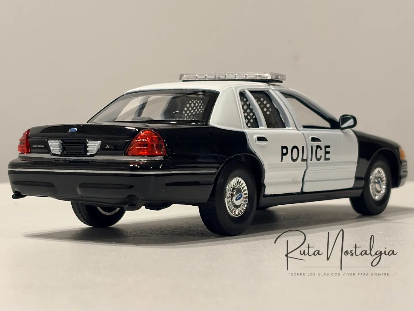 Auto Ford Crown Victoria 
