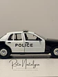 Auto Ford Crown Victoria Police Interceptor 1999 | Welly 1:24 | Auto Policial Americano Clásico - Miniatura 7