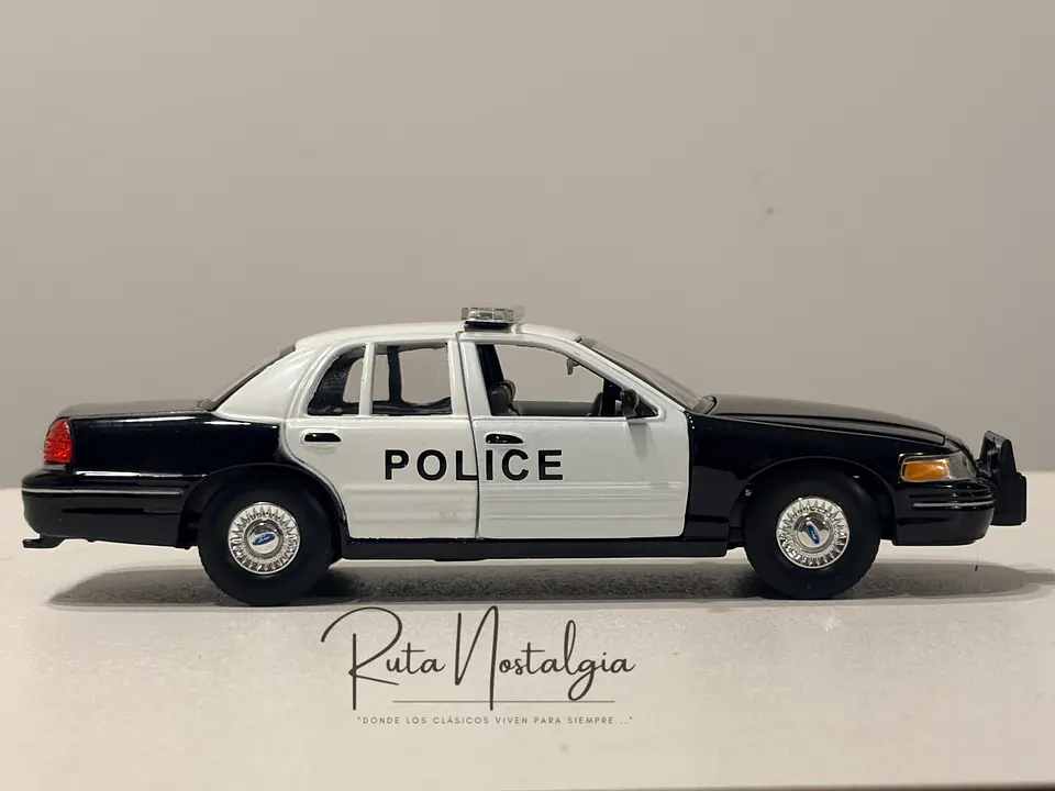 Auto Ford Crown Victoria 