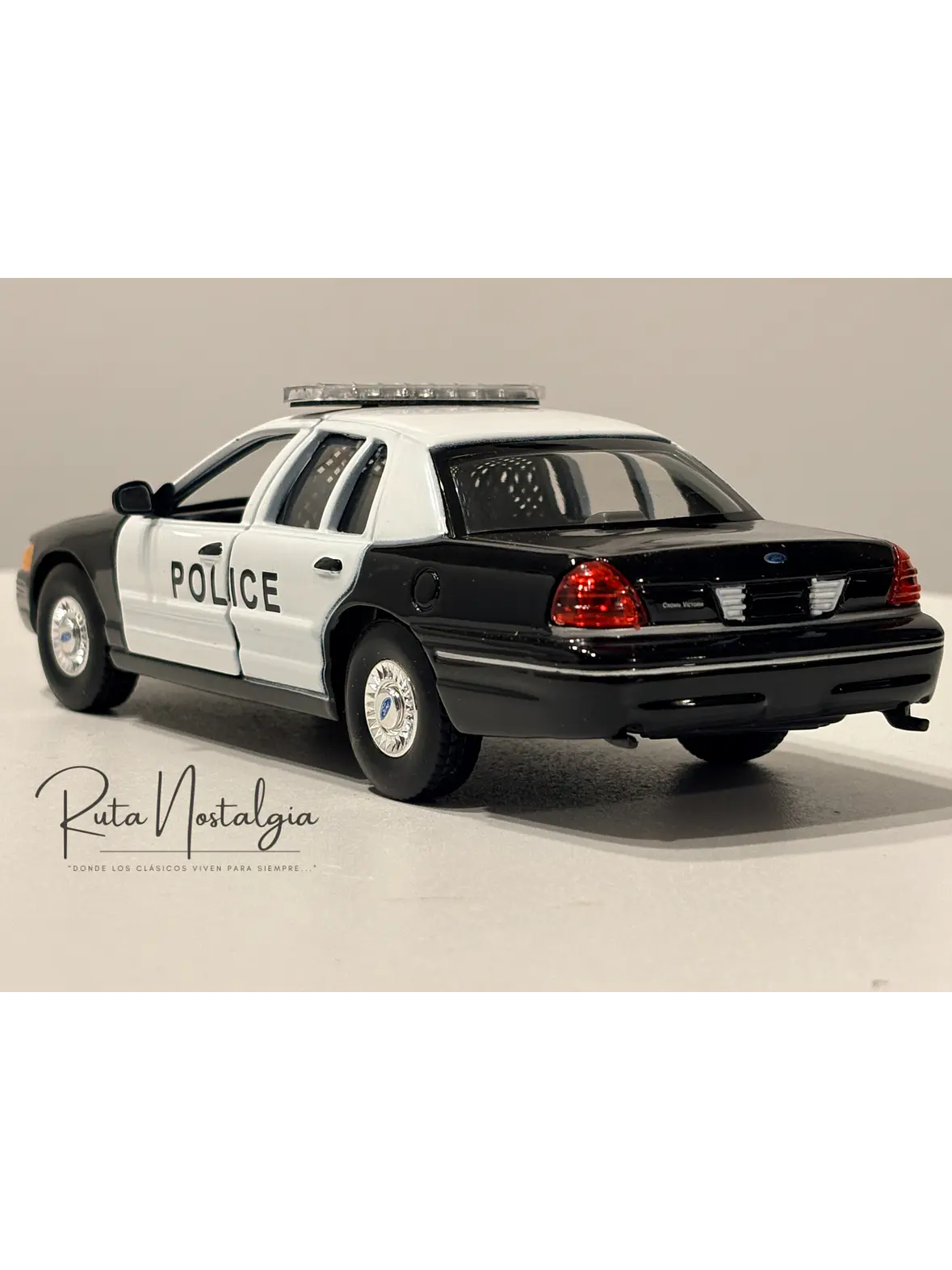 Auto Ford Crown Victoria Police Interceptor 1999 | Welly 1:24 | Auto Policial Americano Clásico 5