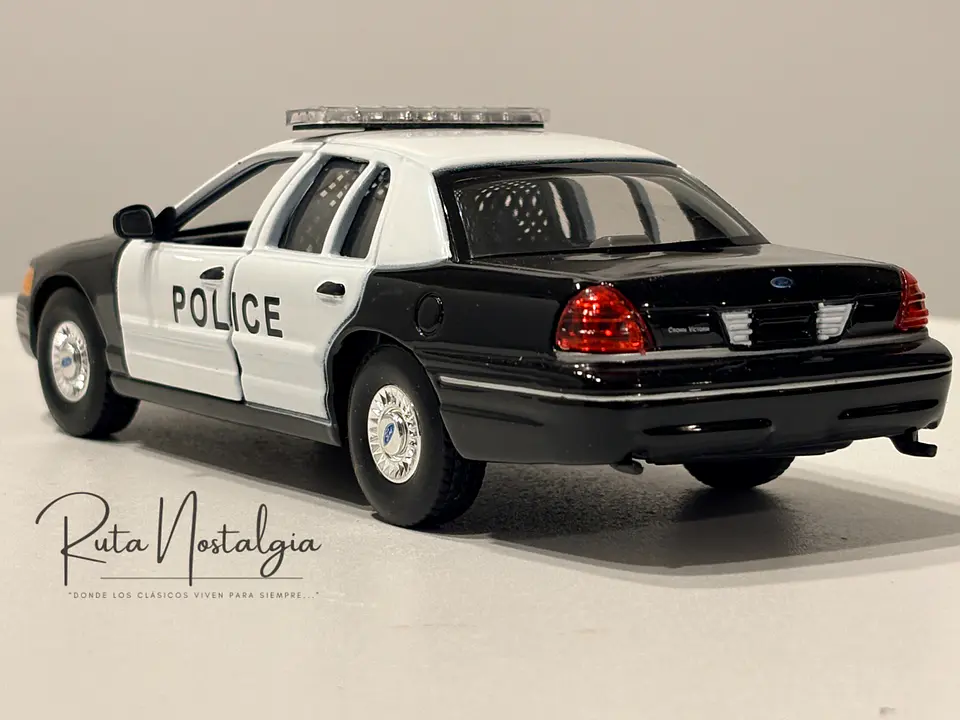 Auto Ford Crown Victoria 