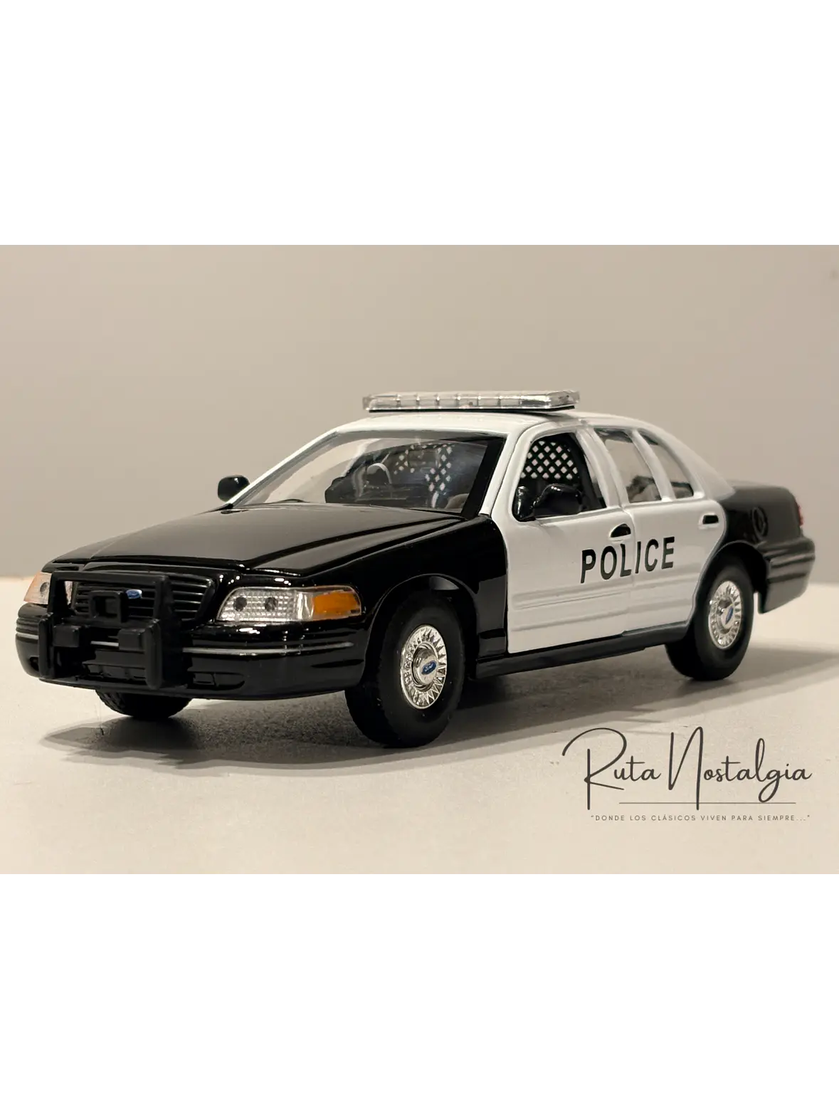 Auto Ford Crown Victoria Police Interceptor 1999 | Welly 1:24 | Auto Policial Americano Clásico 3