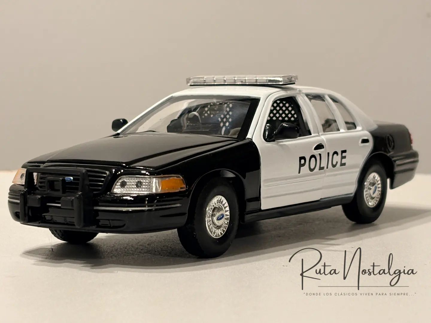 Auto Ford Crown Victoria 
