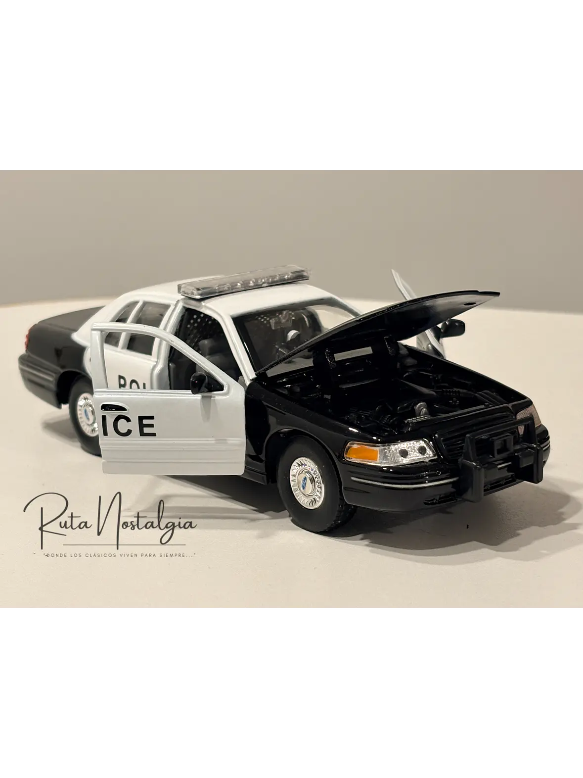 Auto Ford Crown Victoria Police Interceptor 1999 | Welly 1:24 | Auto Policial Americano Clásico 1